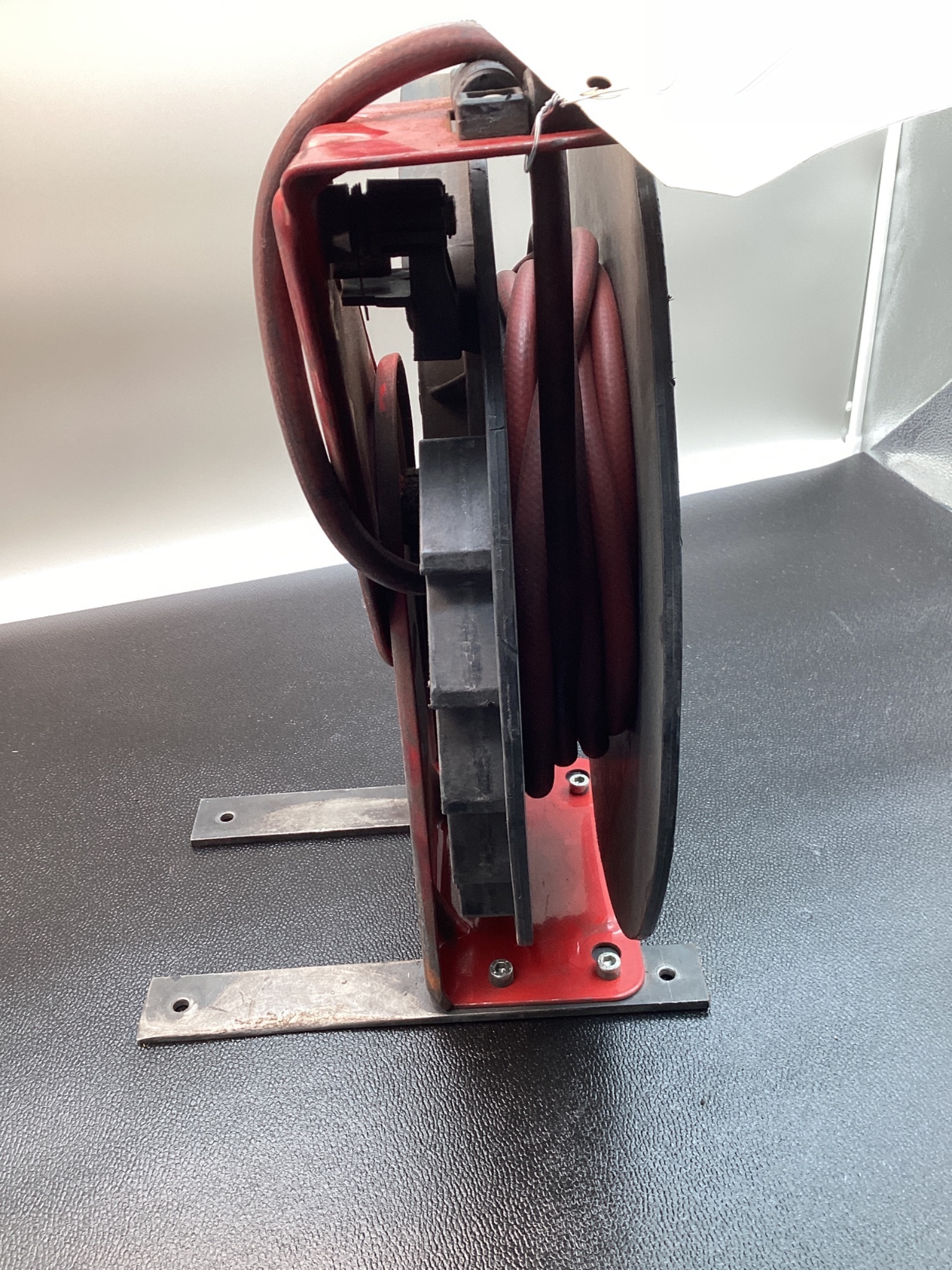 REELCRAFT RT425-OLP HOSE REEL 1/4IN X 25FT 300PSI AIR WATER USED 1