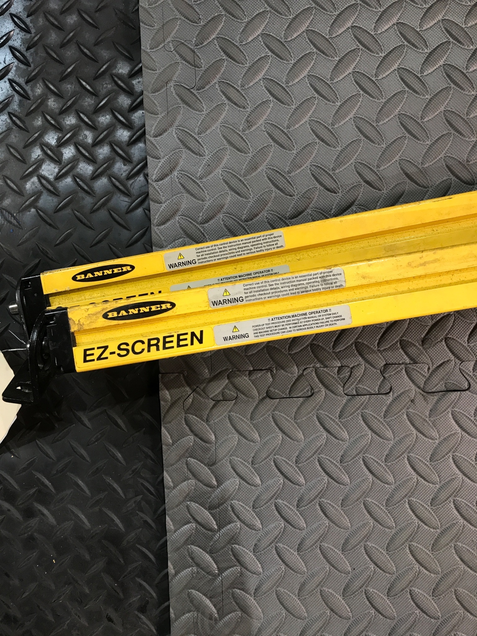 BANNER SLSCR30‑1500Q8 + SLSCE30‑1500Q8 Safety Light Curtain USED 1