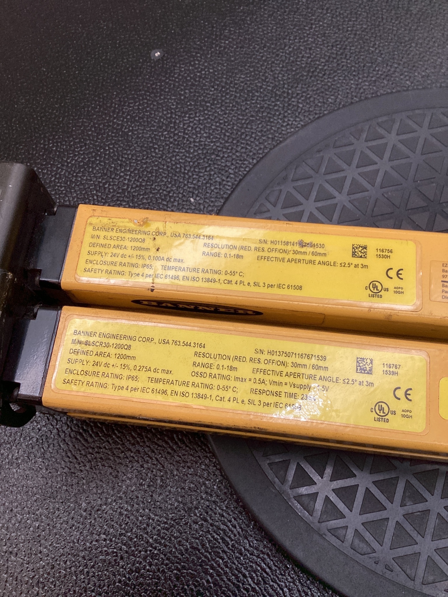 BANNER SLSCE30-1200Q8 + SLSCR30-1200Q8 SAFETY LIGHT CURTAIN USED 4