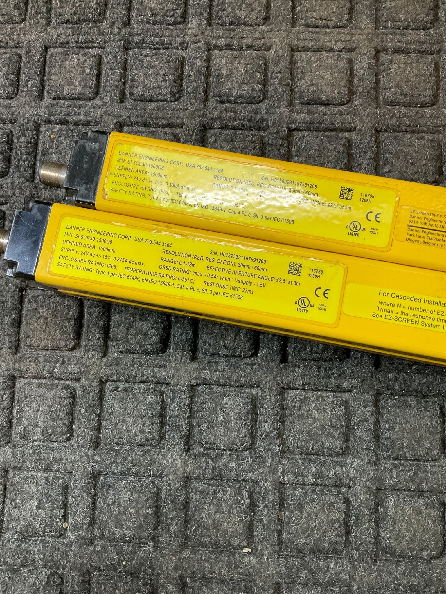 BANNER SLSCR30‑1500Q8 + SLSCE30‑1500Q8 Safety Light Curtain USED 2