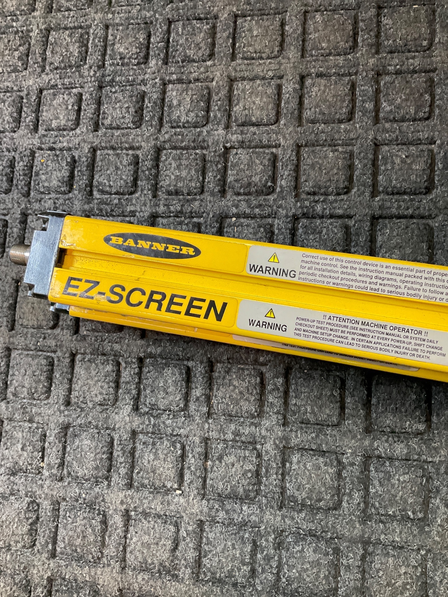 BANNER SLSCR30‑1500Q8 + SLSCE30‑1500Q8 Safety Light Curtain USED 3