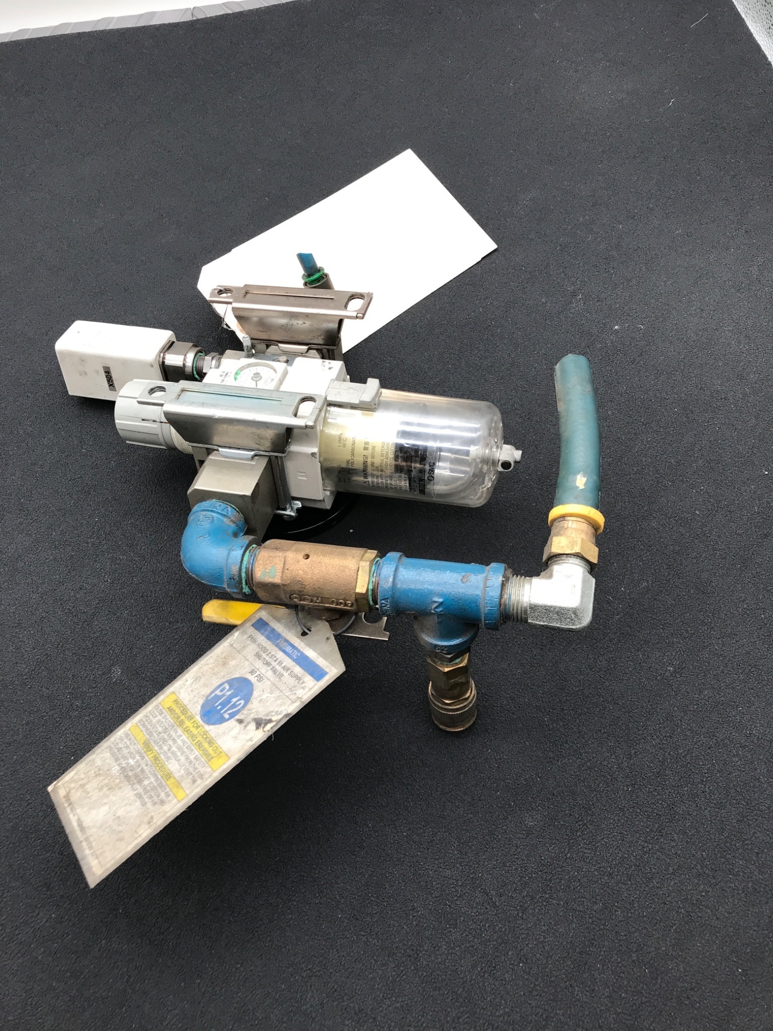 SMC AW40-F04E-B Filter Regulator w/ Assembly USED 1