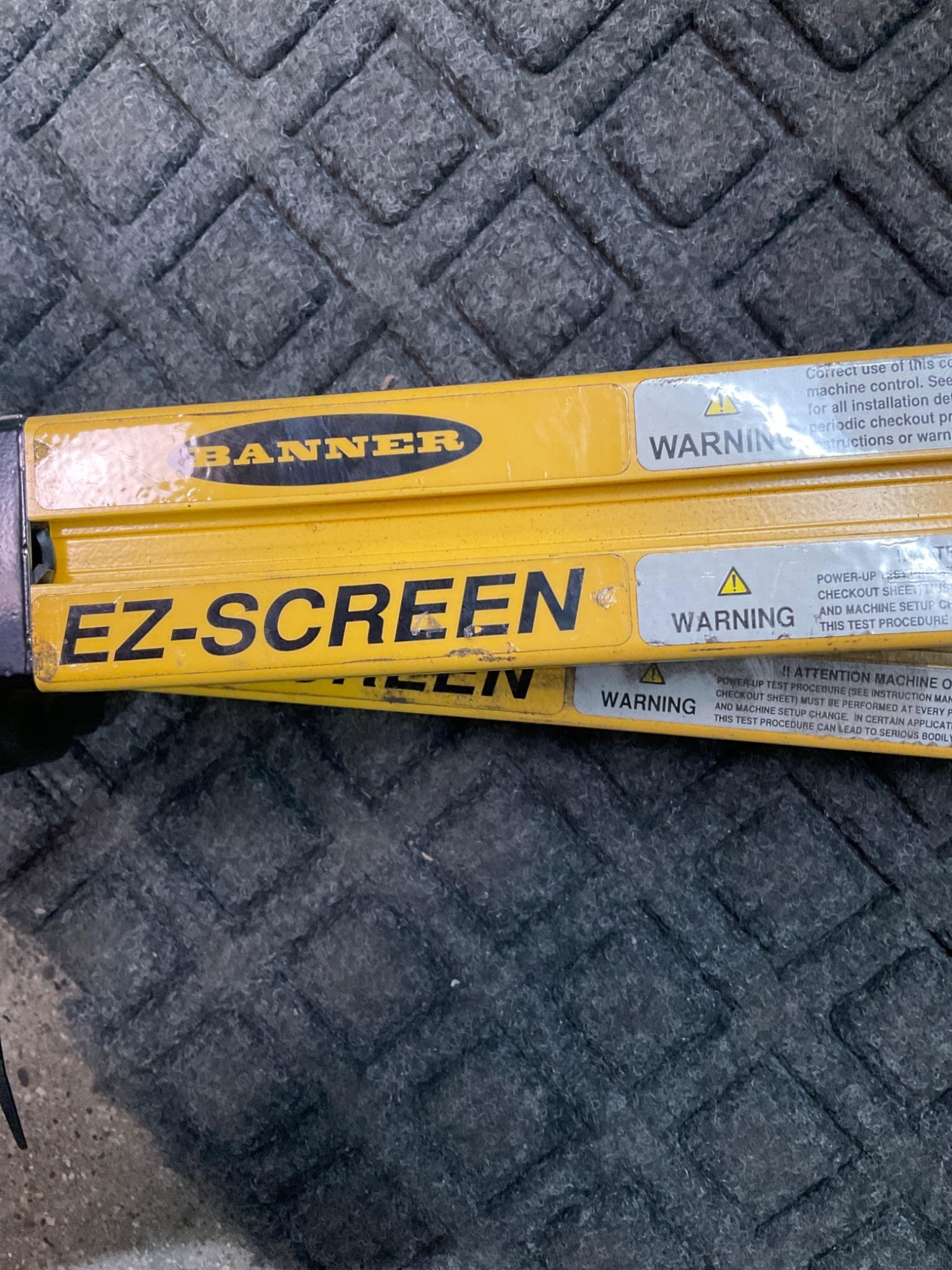 BANNER SLSCE30-1200Q8 + SLSCR30-1200Q8 SAFETY LIGHT CURTAIN USED 2