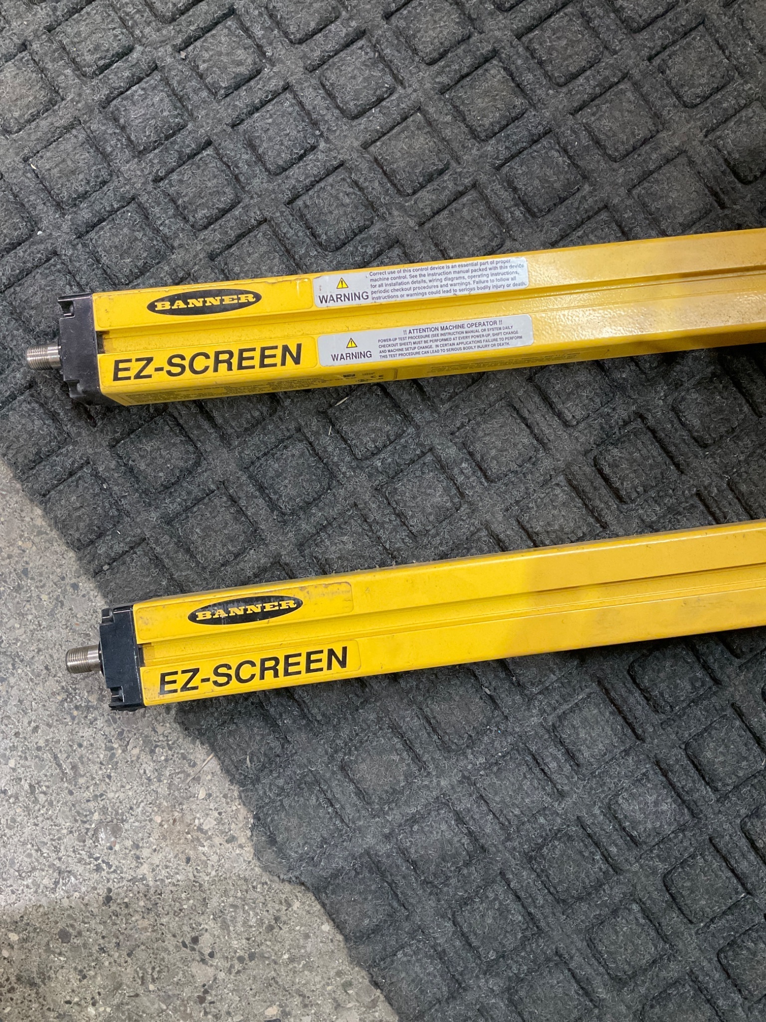 BANNER SLSCR30‑1500Q8 + SLSCE30‑1500Q8 Safety Light Curtain USED 0