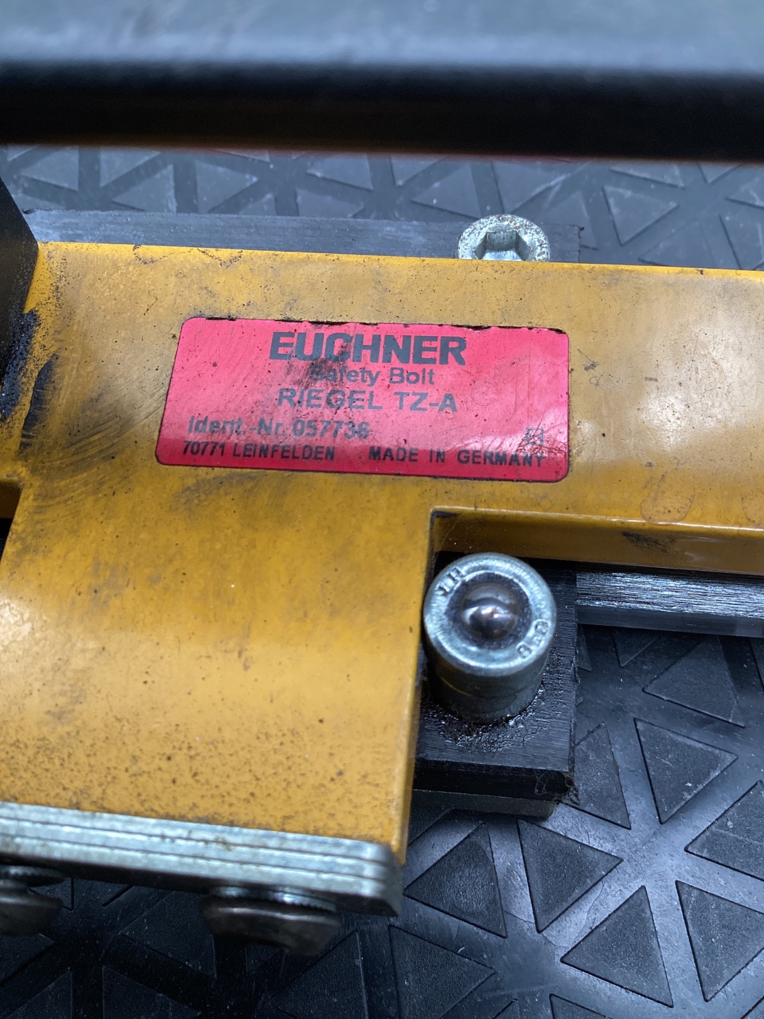 EUCHNER RIEGEL TZ-A SAFETY BOLT ACTUATOR USED 5