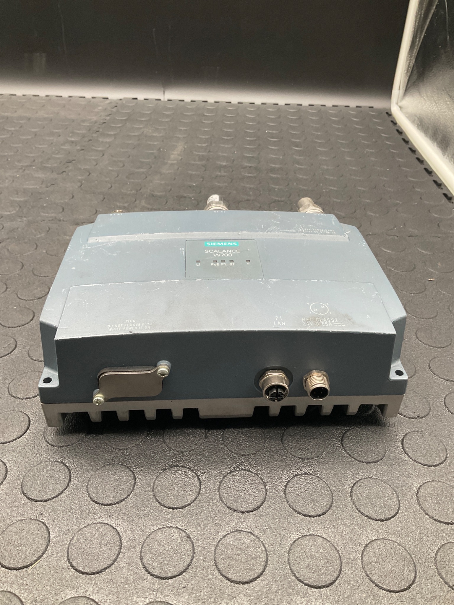 SIEMENS SCALANCE W788‑1 M12 6GK5788‑1GD00‑0AB0 IWLAN Access Point 24V USED 1