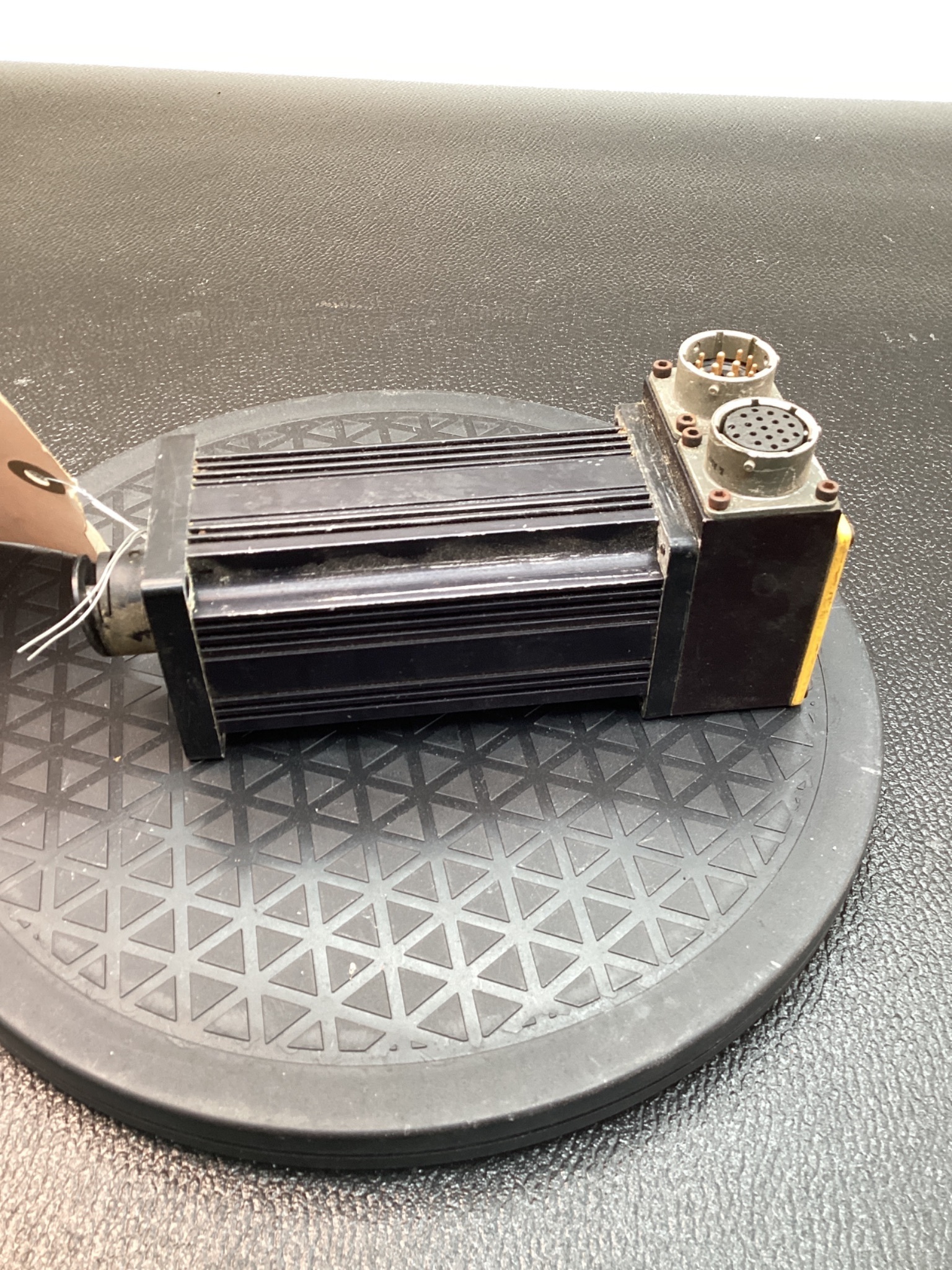 PARKER SM233BE-NTQN BRUSHLESS SERVO MOTOR 1000PPR ENCODER USED 1