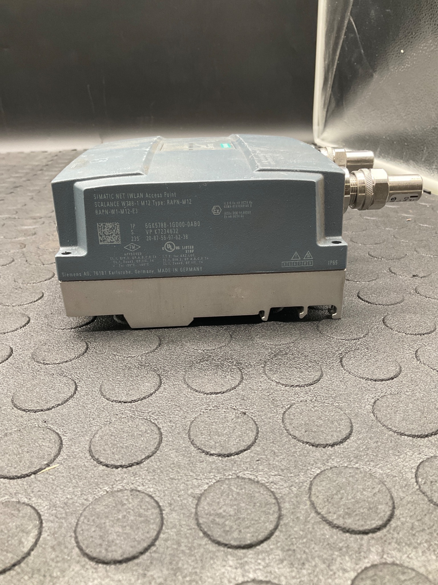 SIEMENS SCALANCE W788‑1 M12 6GK5788‑1GD00‑0AB0 IWLAN Access Point 24V USED 4
