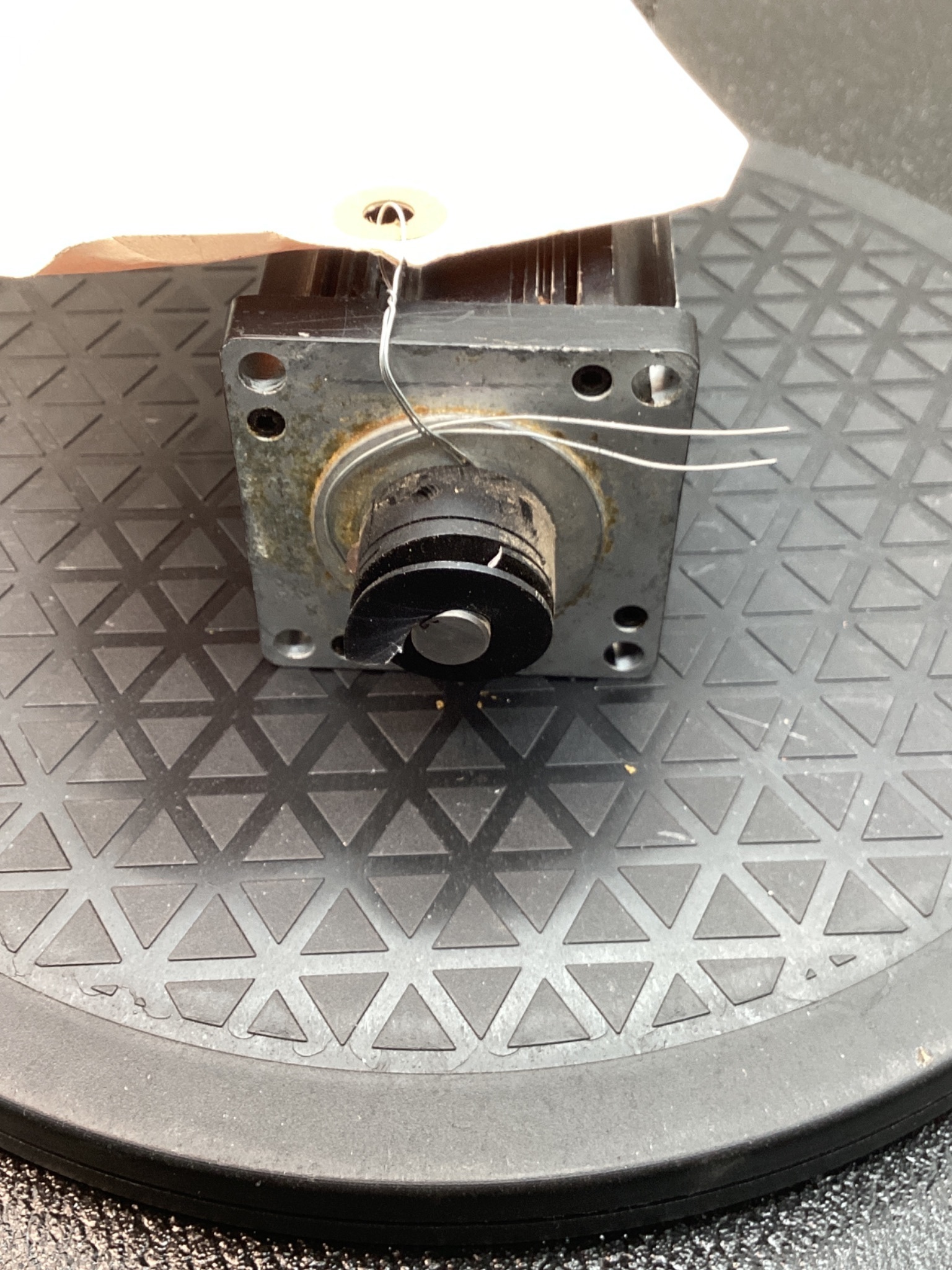 PARKER SM233BE-NTQN BRUSHLESS SERVO MOTOR 1000PPR ENCODER USED 3