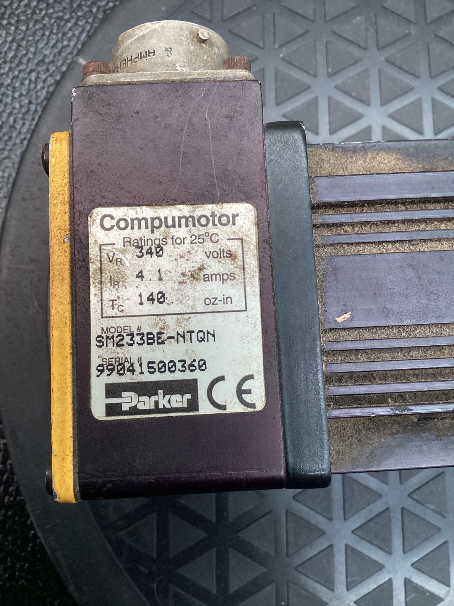 PARKER SM233BE-NTQN BRUSHLESS SERVO MOTOR 1000PPR ENCODER USED 6