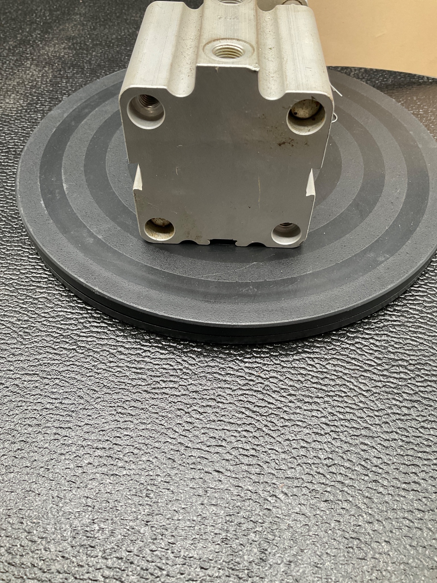 BOSCH 0 822 010 864 COMPACT PNEUMATIC CYLINDER 50MM BORE 25MM STROKE USED 2