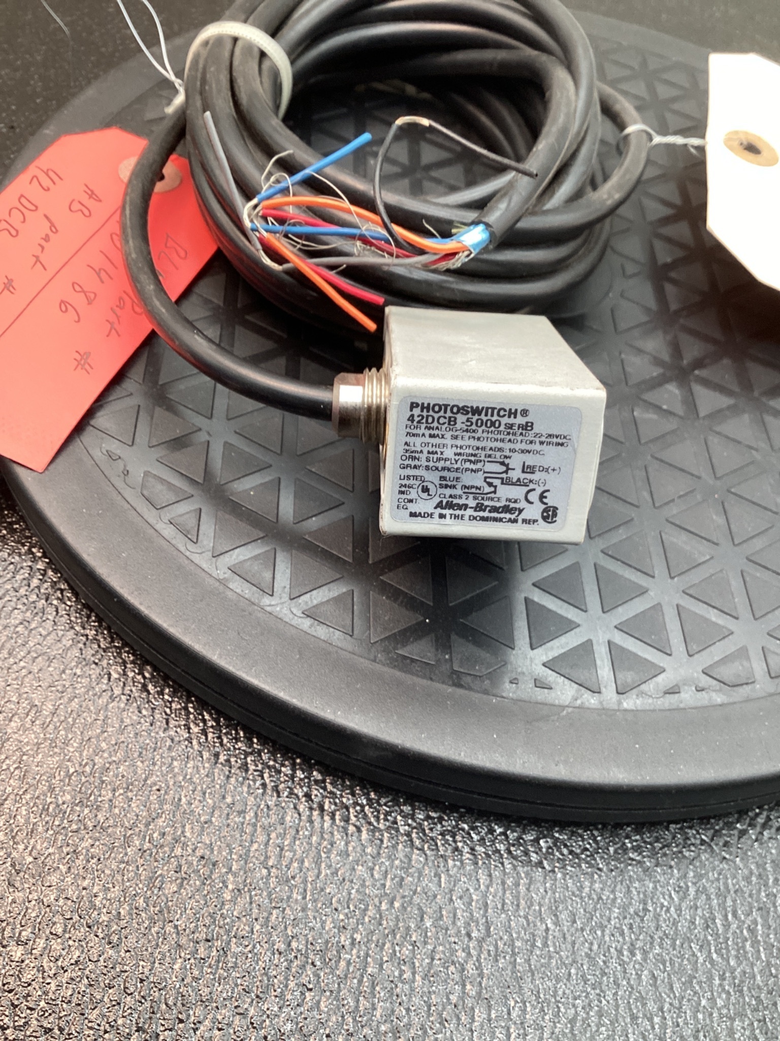 ALLEN BRADLEY 42DCB-5000 /B Photoelectric Sensor Power Base USED 0