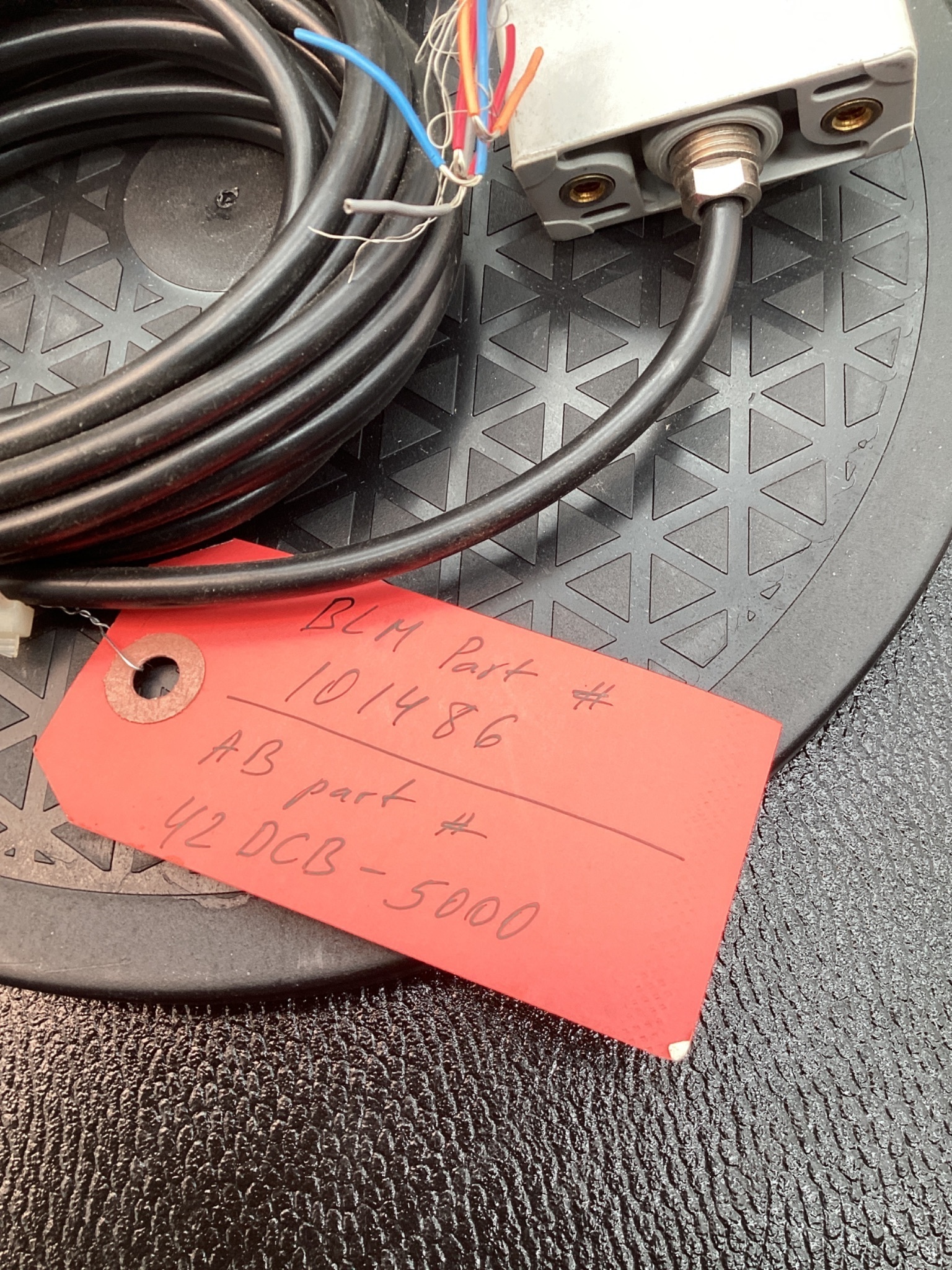 ALLEN BRADLEY 42DCB-5000 /B Photoelectric Sensor Power Base USED 3