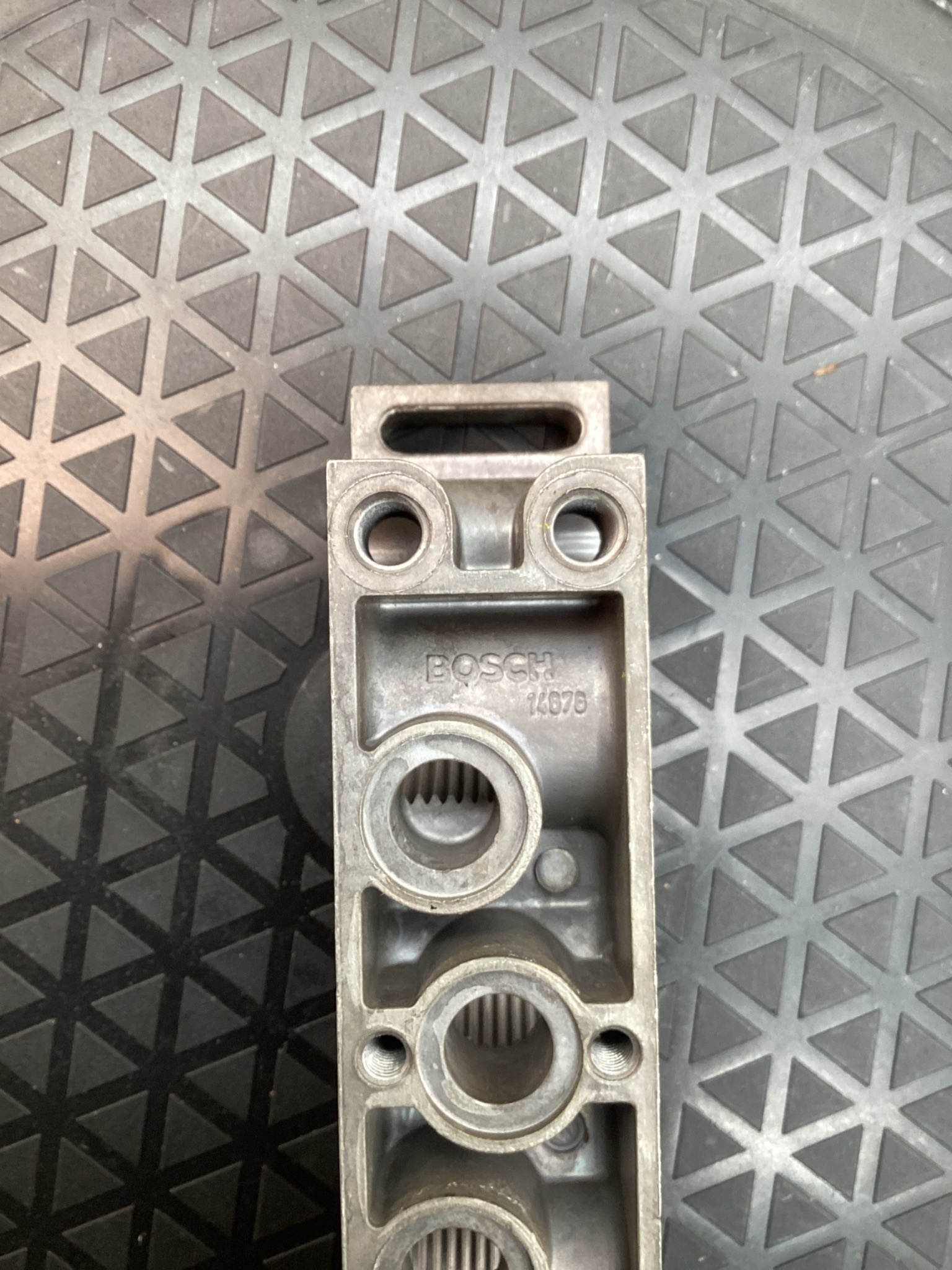 BOSCH 1 825 503 268 Pneumatic Connection Plate USED 1