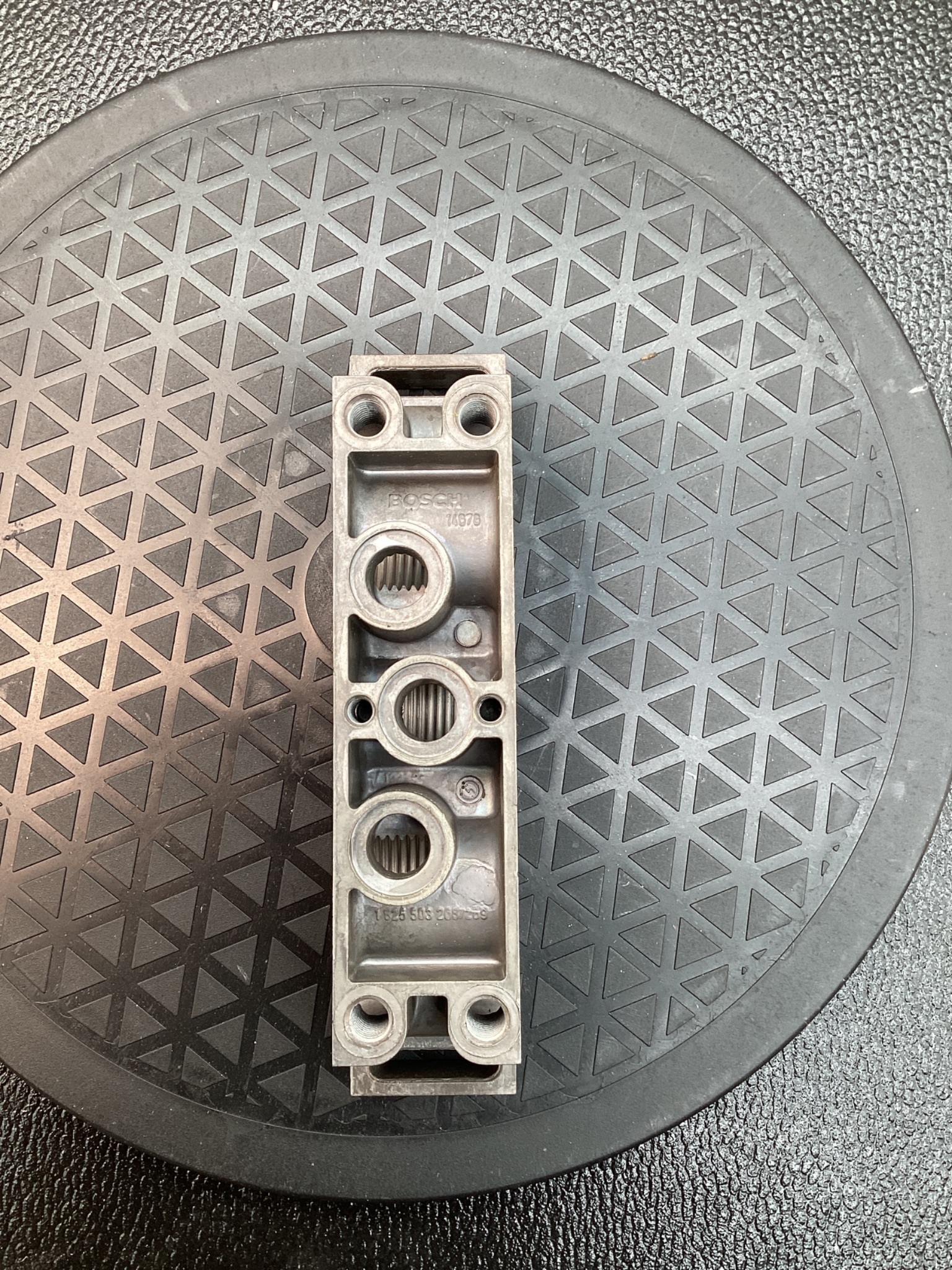 BOSCH 1 825 503 268 Pneumatic Connection Plate USED 2