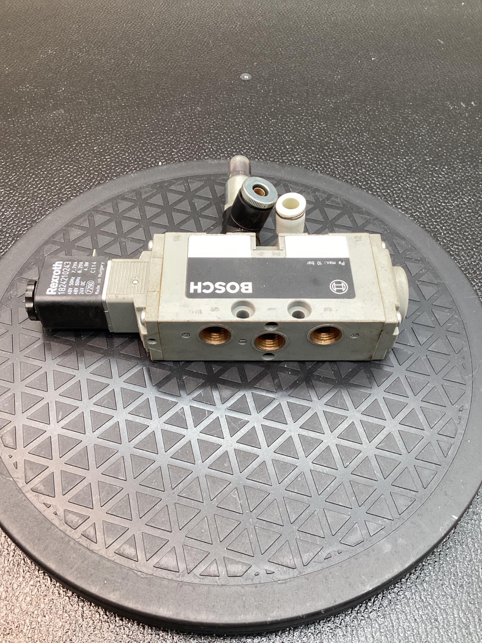 BOSCH 0820023026 PNEUMATIC VALVE USED 3