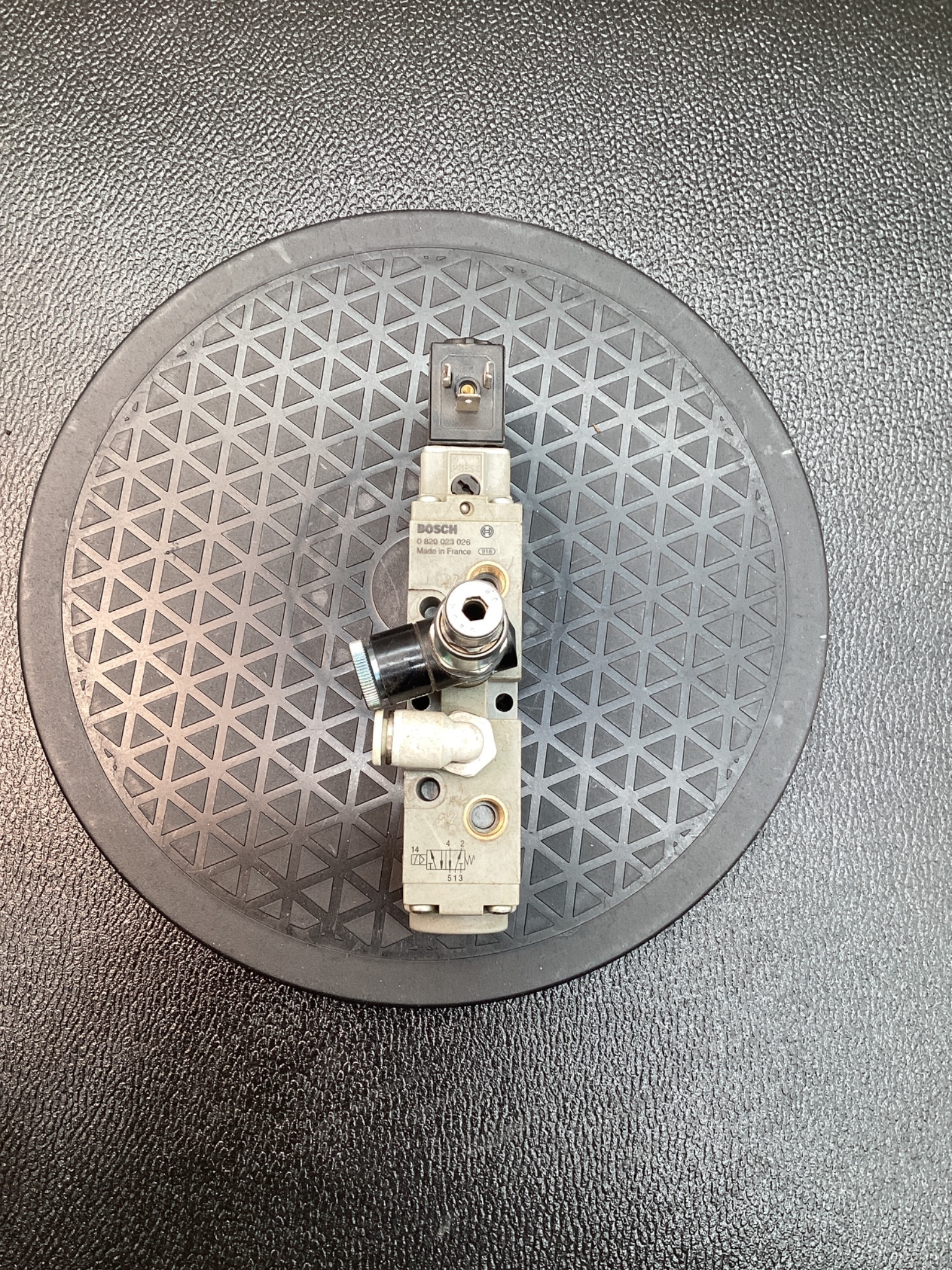 BOSCH 0820023026 PNEUMATIC VALVE USED 5