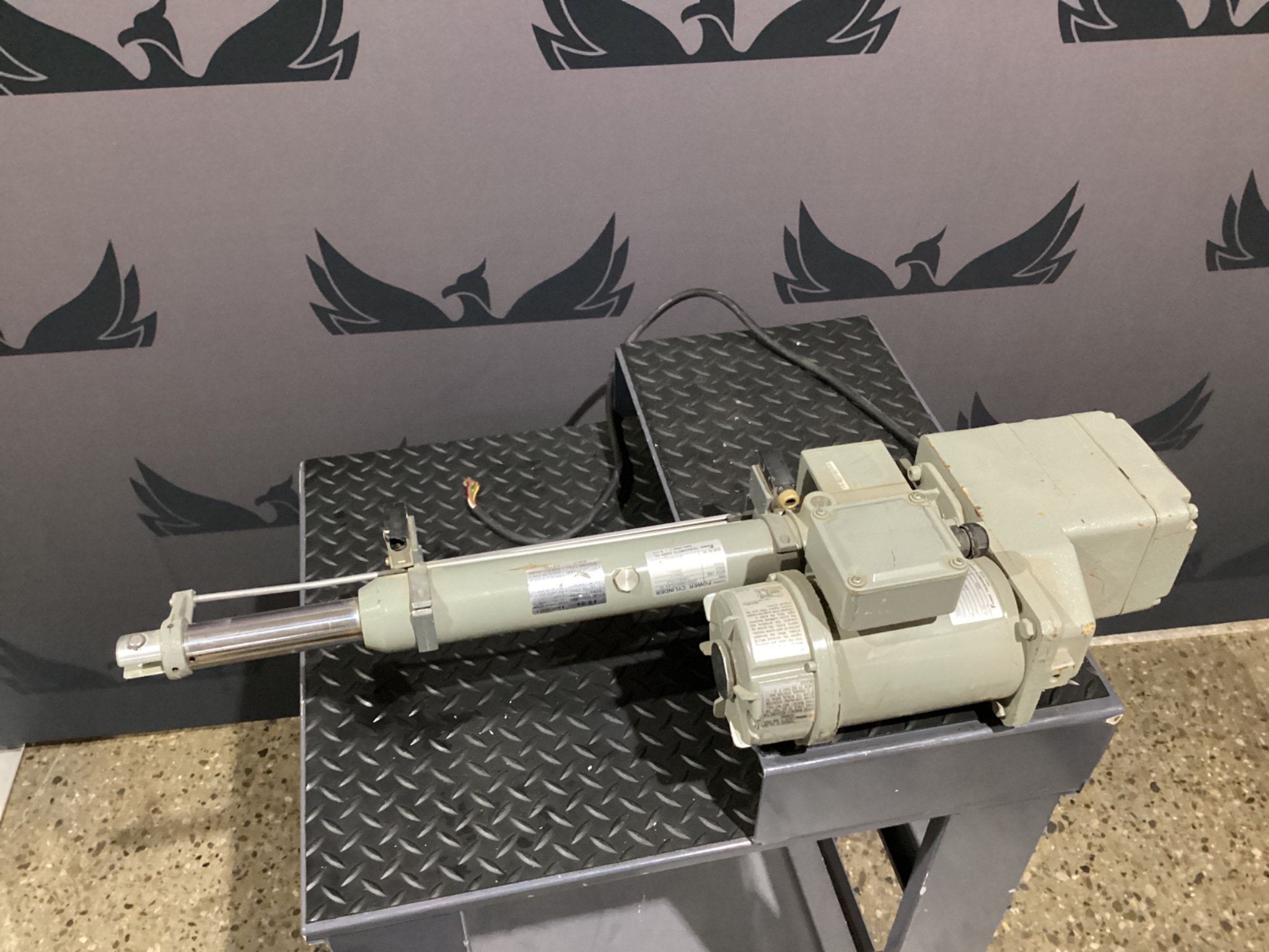 TSUBAKI LPGC100DK3XLK4-TK POWER CYLINDER USED 1