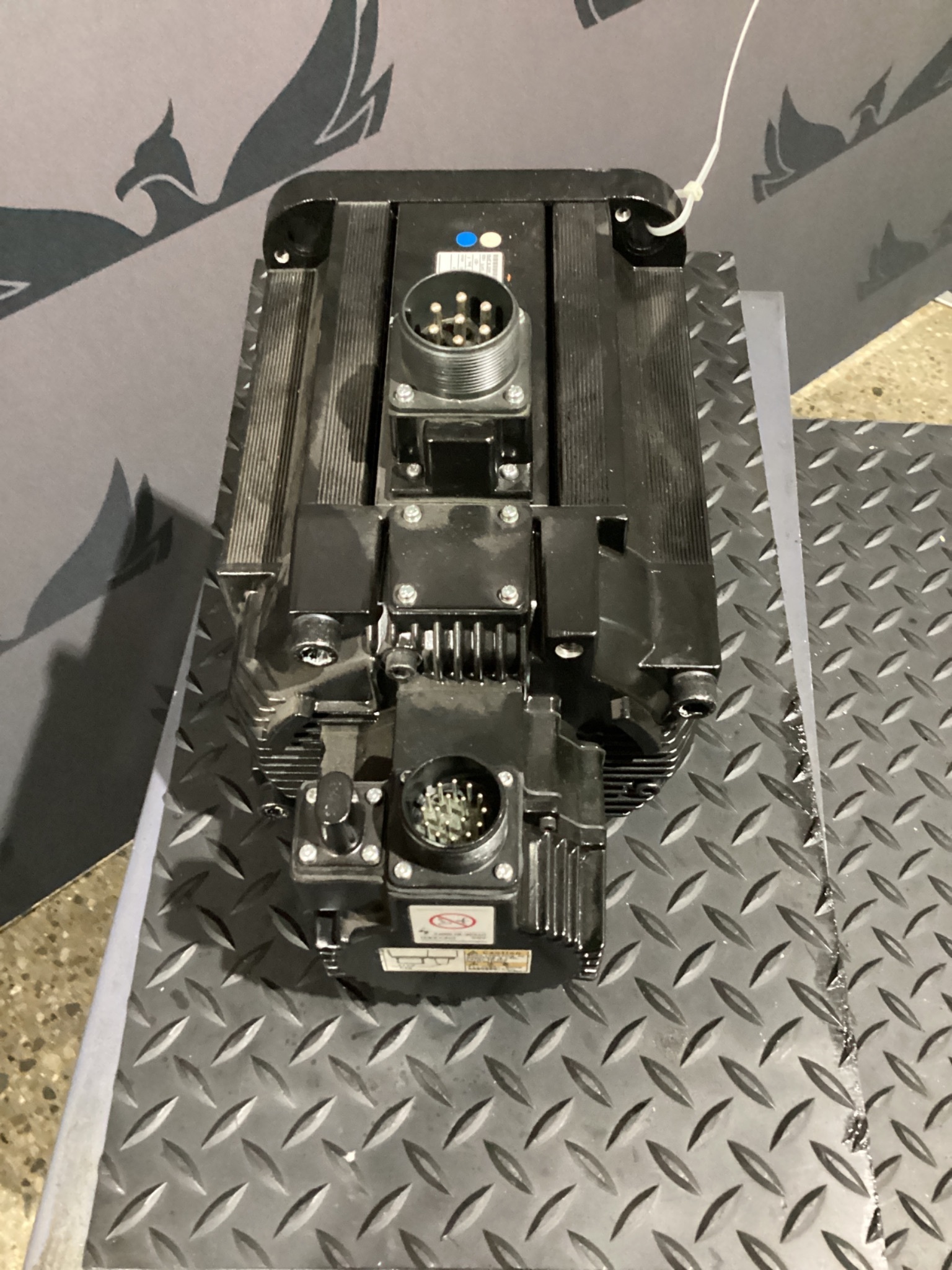 YASKAWA SGMGH-44A2A-YR18 4.4KW AC SERVO MOTOR 200V USED 3