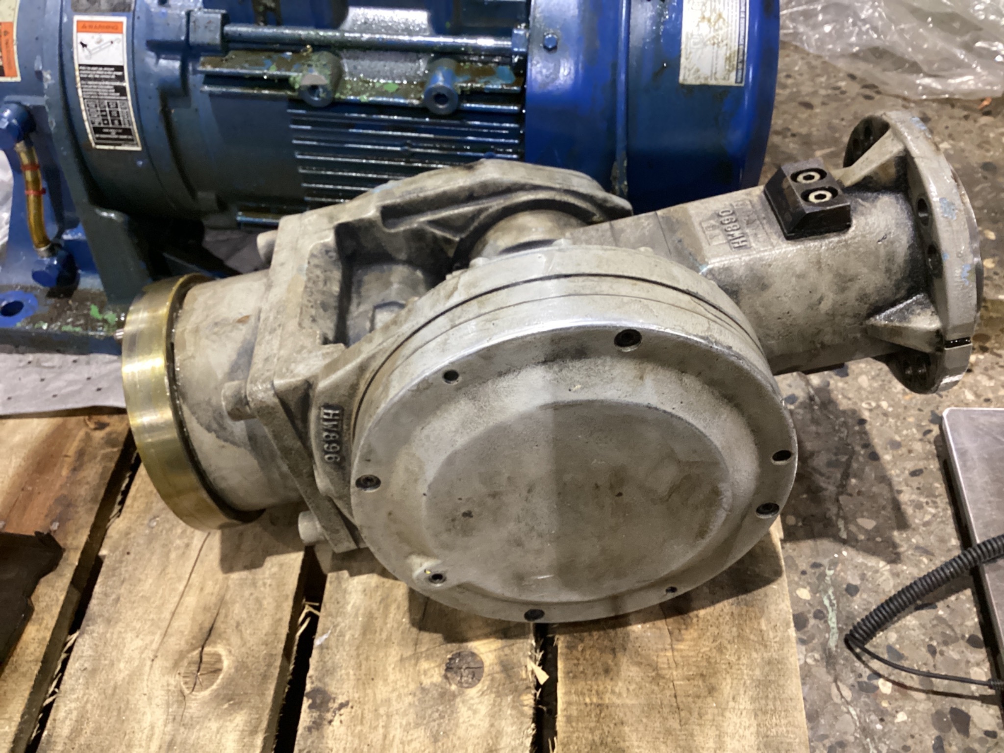 YASKAWA MOTOMAN HW890 2 F31008 ROBOT WRIST ASSEMBLY INDUSTRIAL USED 2