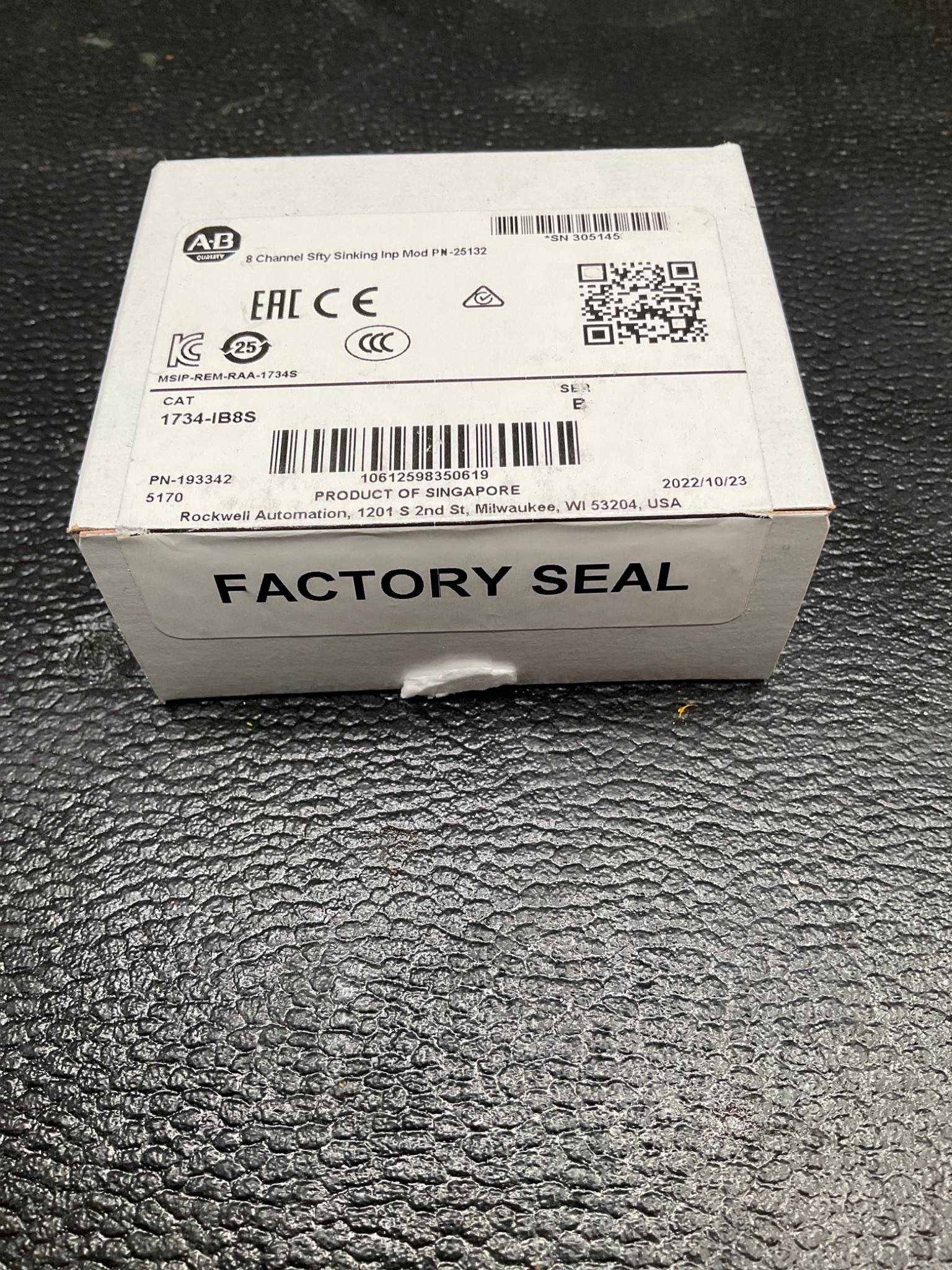 ALLEN-BRADLEY 1734-IB8S POINT I/O SAFETY INPUT MODULE NEW 1