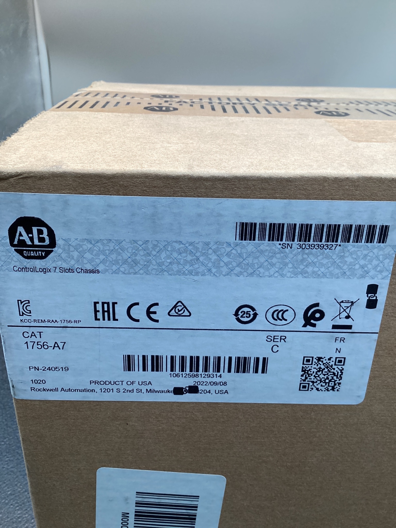 ALLEN-BRADLEY 1756-A7 CONTROLLOGIX 7-SLOT PLC CHASSIS NEW 1