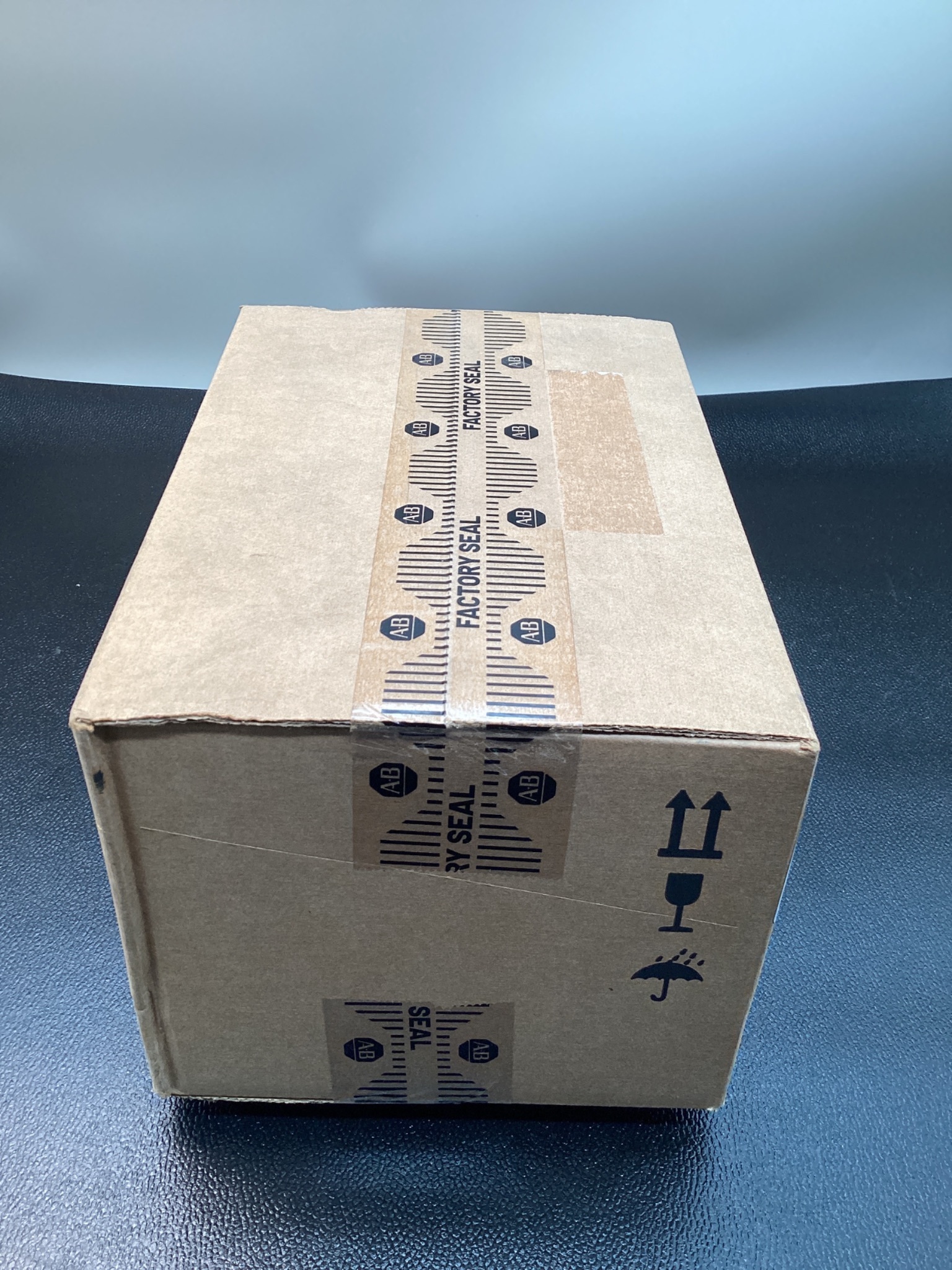 ALLEN-BRADLEY 1756-A7 CONTROLLOGIX 7-SLOT PLC CHASSIS NEW 4