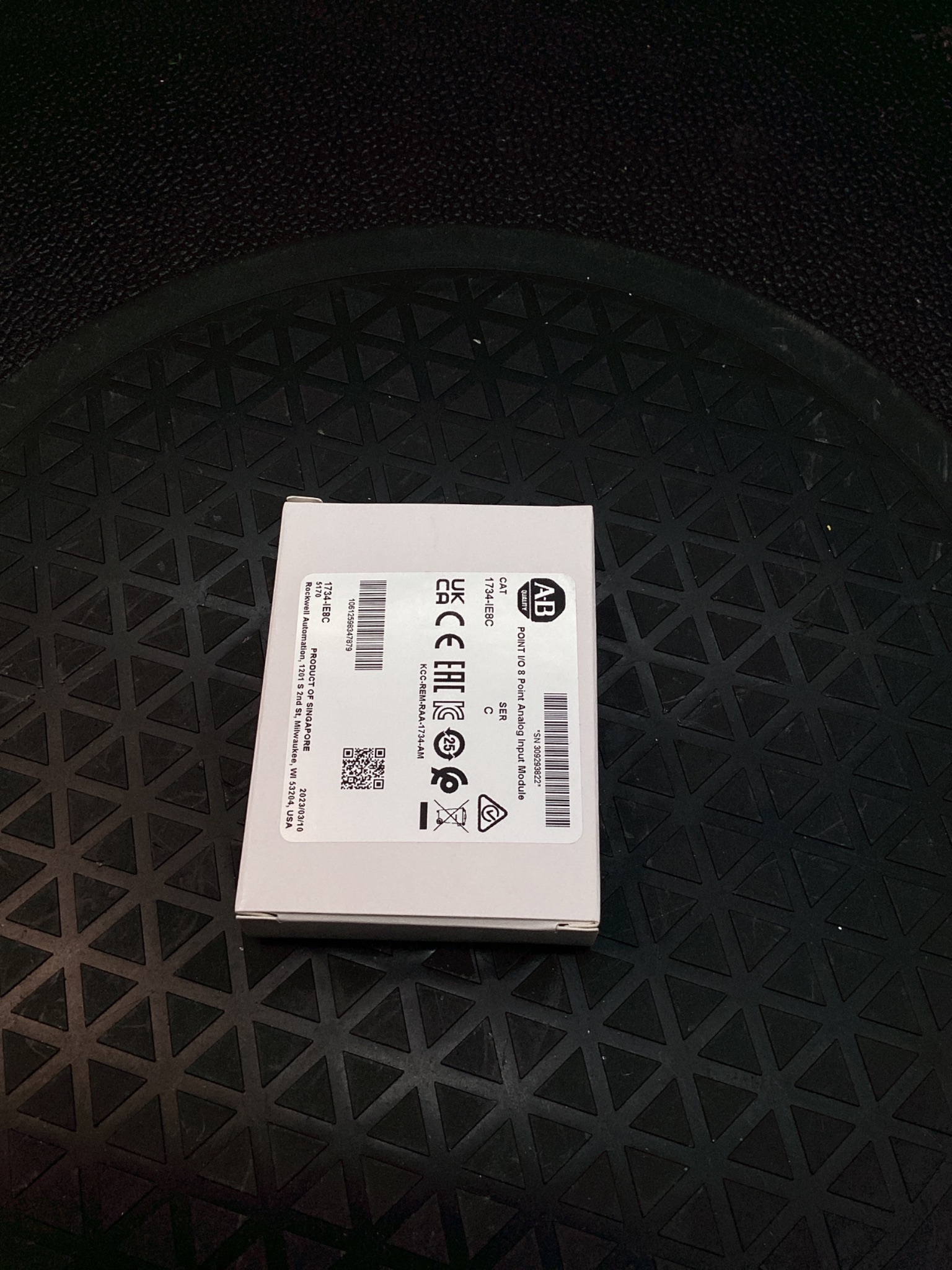 ALLEN-BRADLEY 1734-IE8C 8CH ANALOG INPUT MODULE 4-20MA NEW 2