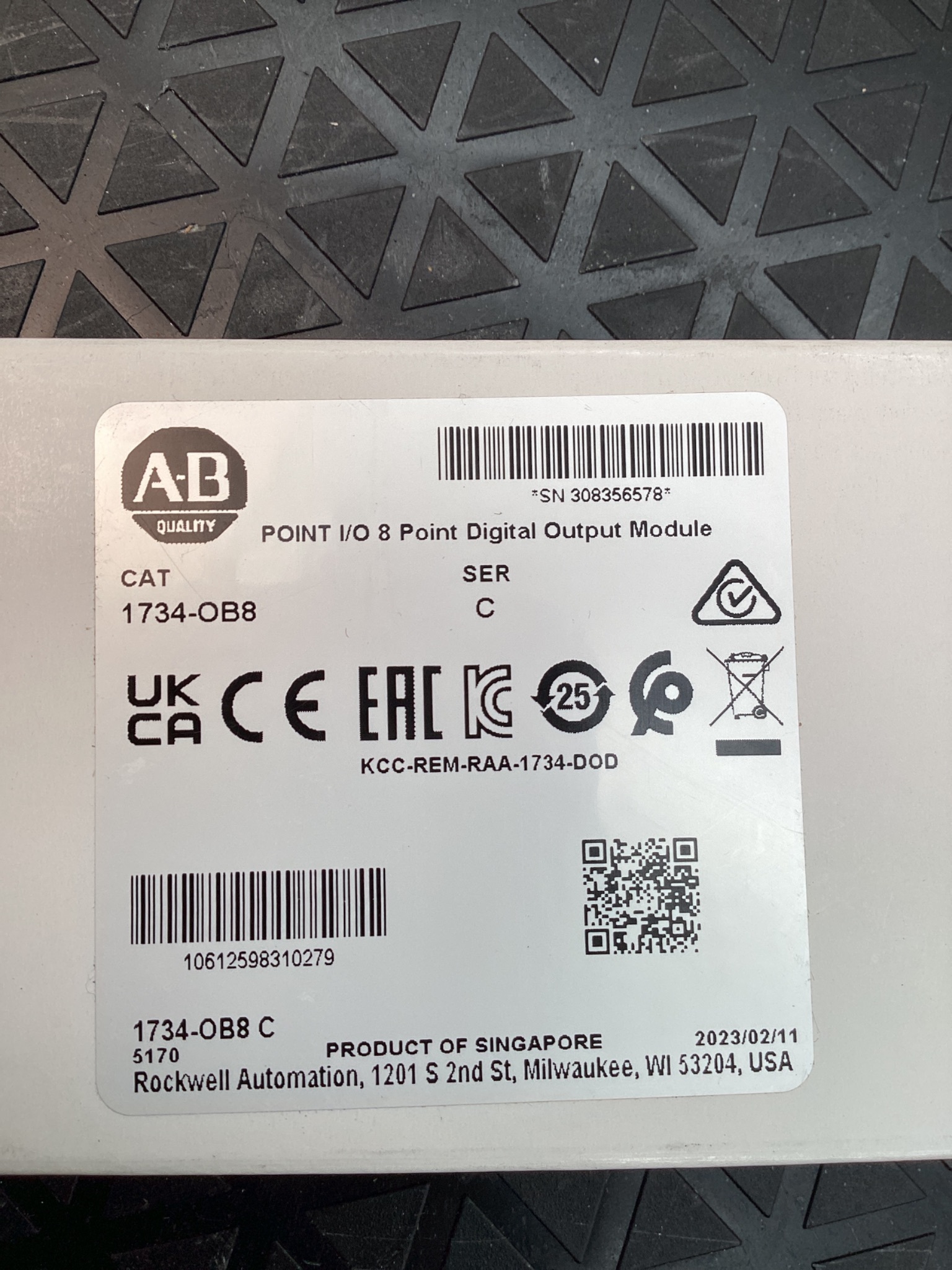 ALLEN-BRADLEY 1734-OB8 8PT 24VDC DIGITAL OUTPUT MODULE NEW 1