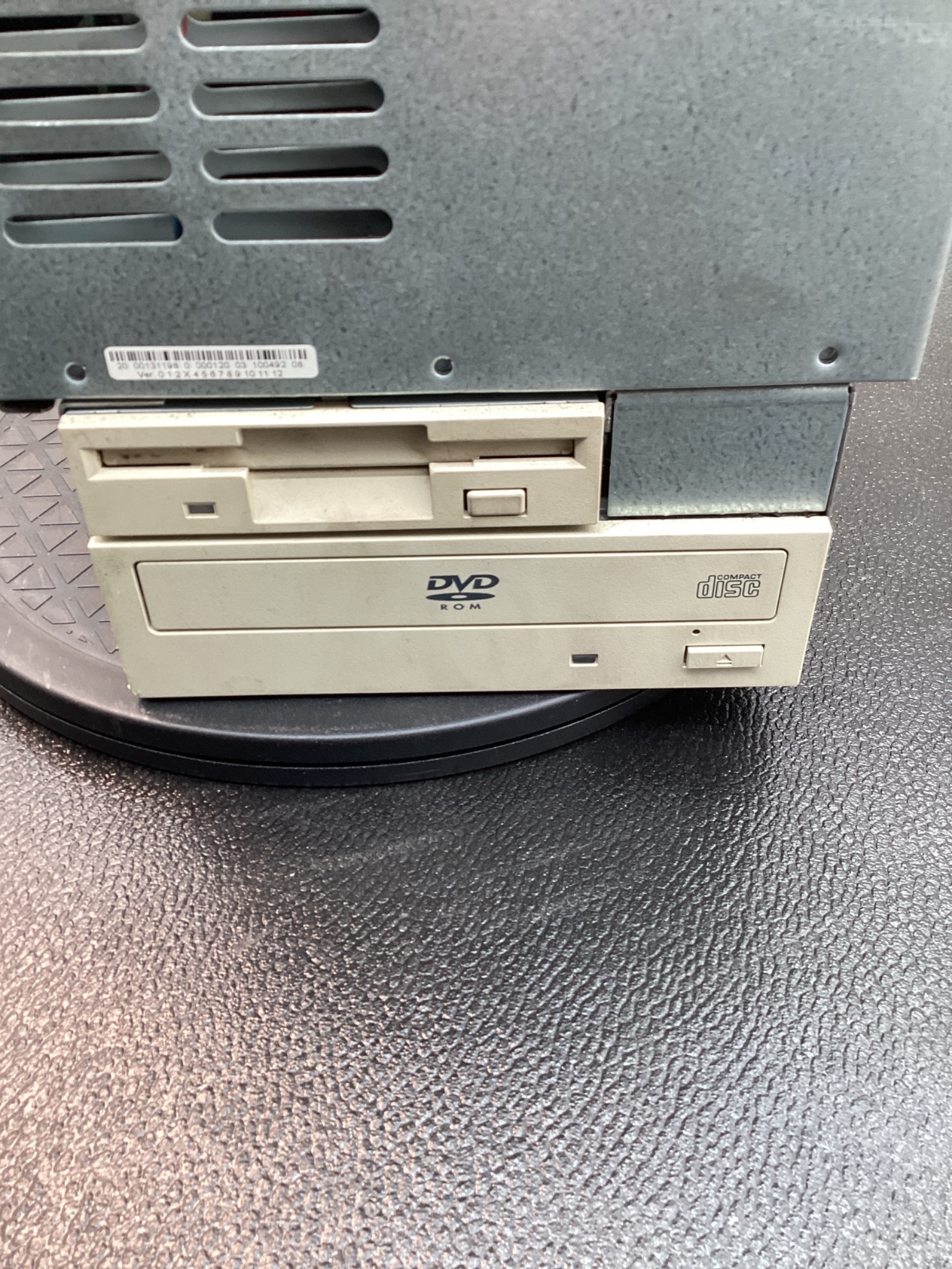 KUKA KPC ED05 133594 ROBOT CONTROLLER 24VDC USED 5