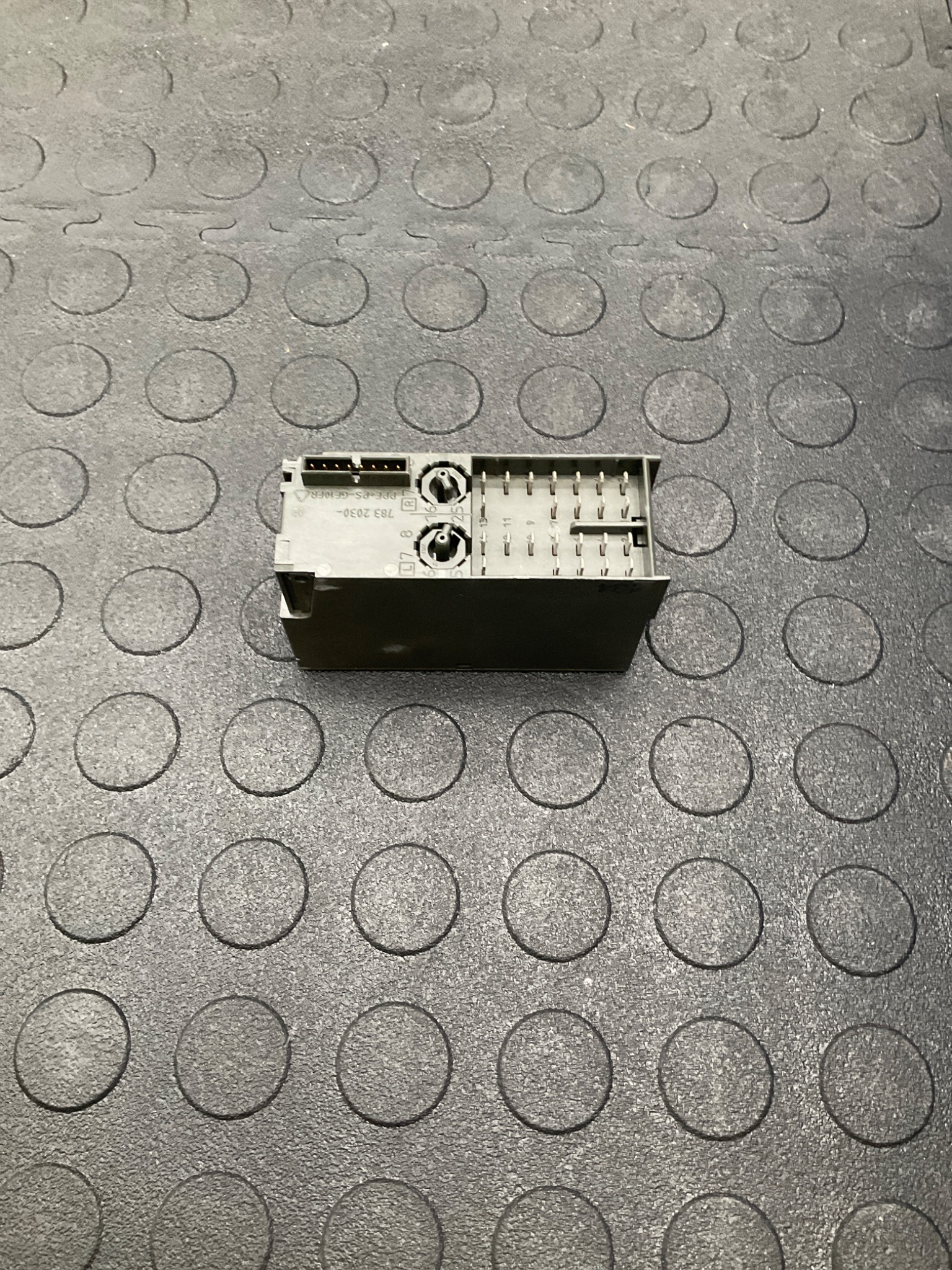 SIEMENS 6ES7 138-4FA04-0AB0 ET200S 4-Channel Digital Output 24VDC USED 2