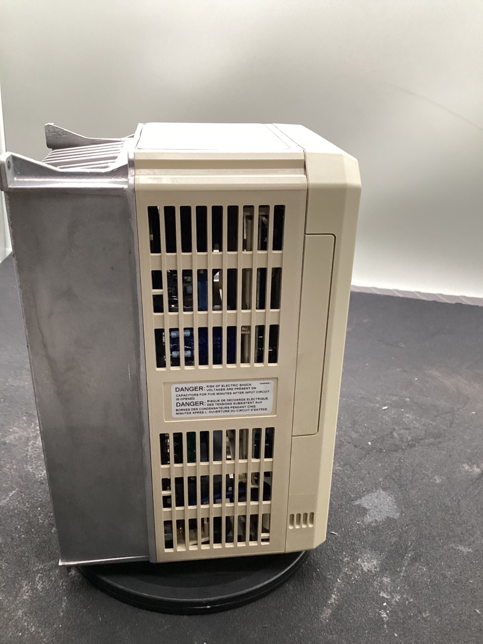 YASKAWA CIMR-G5U45P5 VARIABLE FREQUENCY DRIVE 7.5HP 460V NEW 2