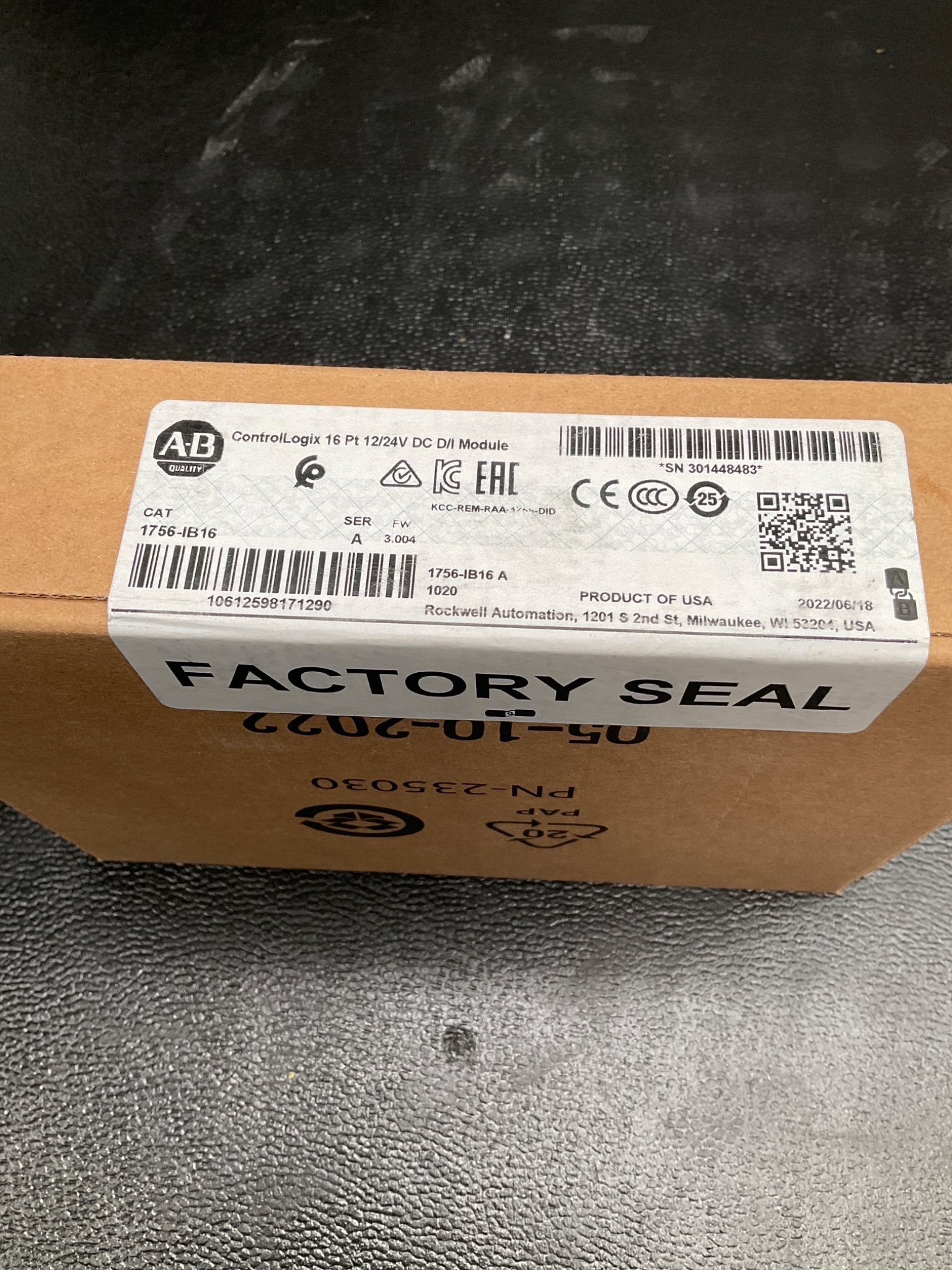 ALLEN-BRADLEY 1756-IB16 PLC MODULE NEW 2