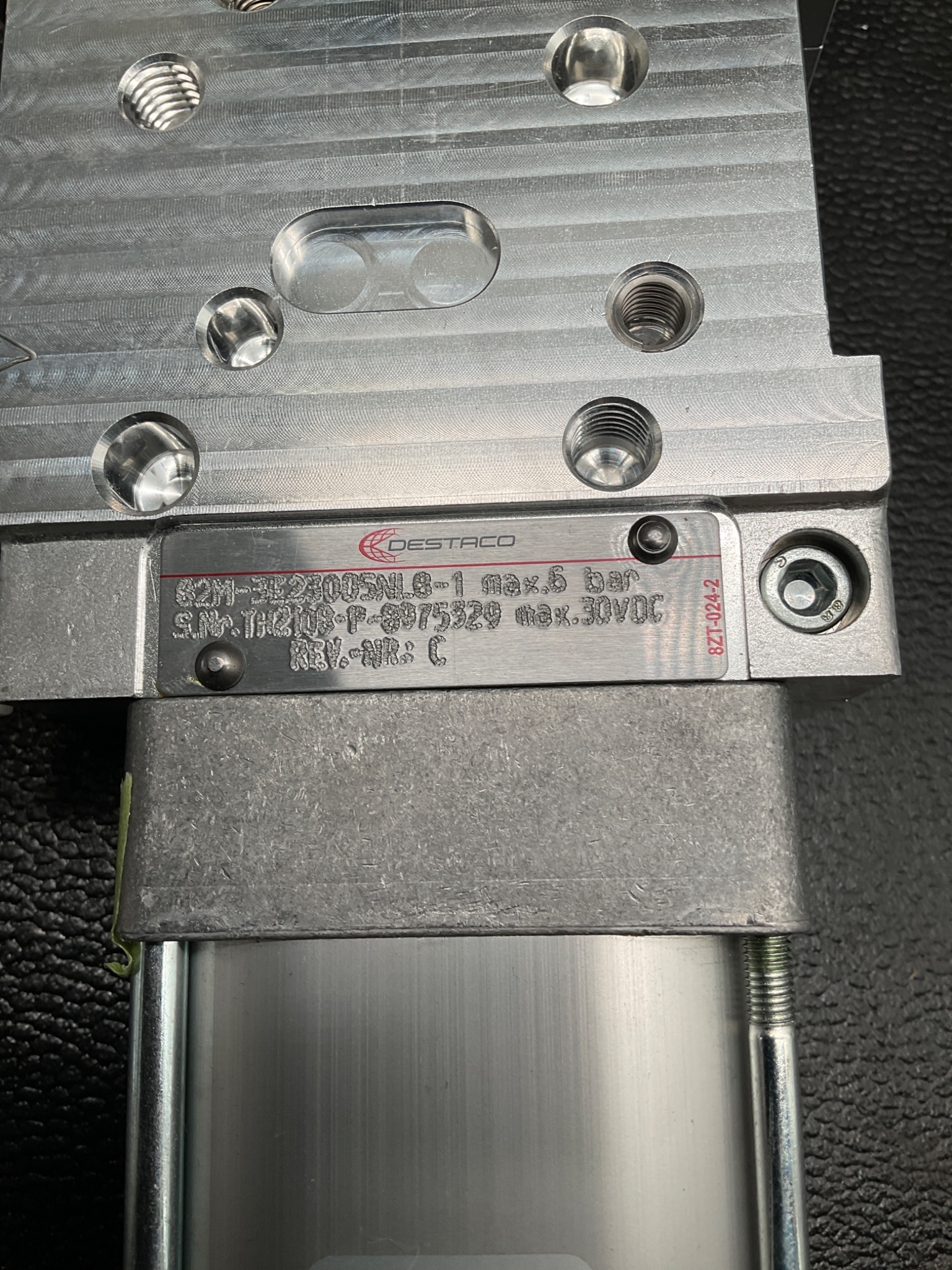 DESTACO 82M-3E23005NL8-1 PNEUMATIC POWER CLAMP USED 2