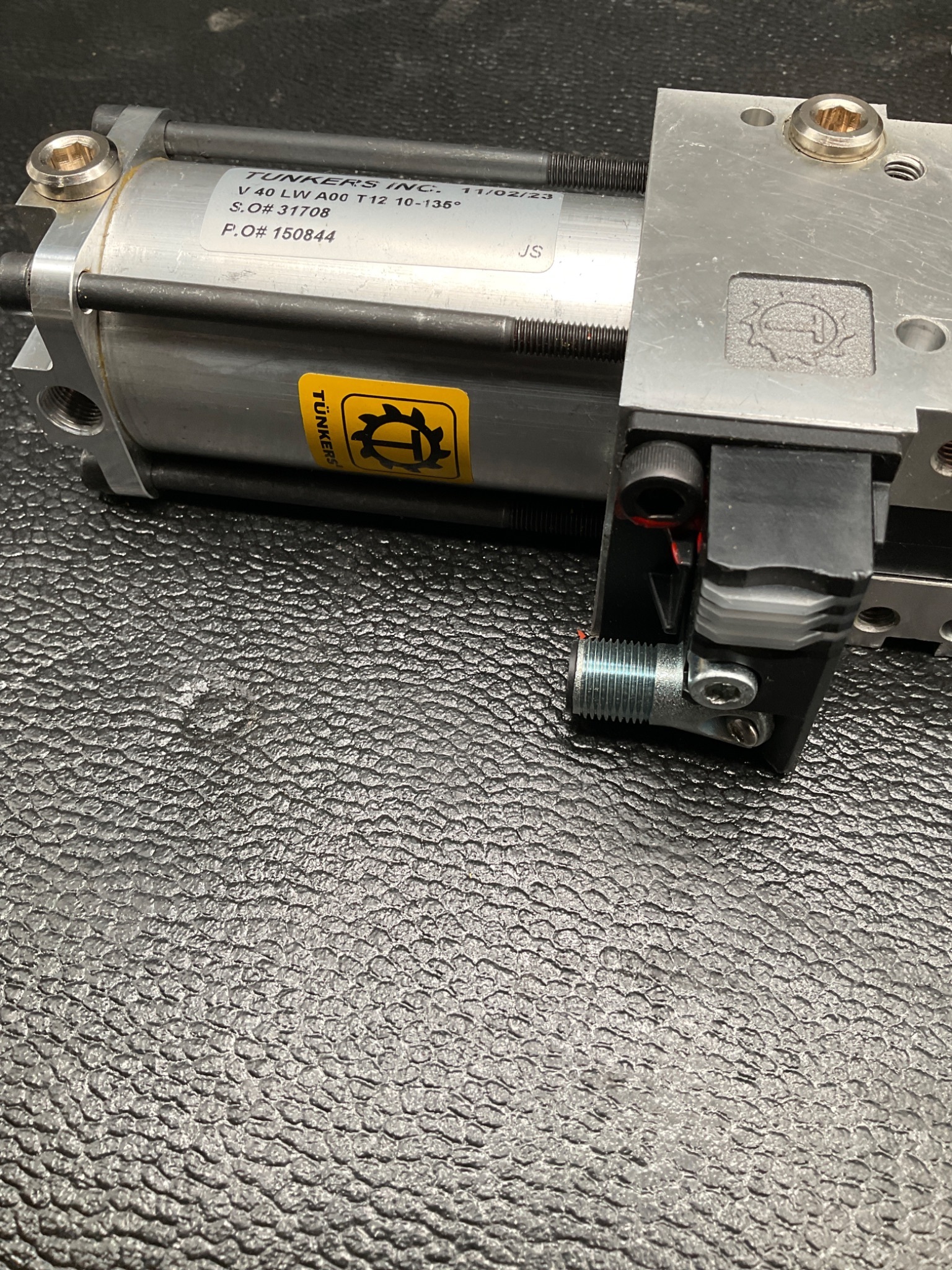 TUNKERS V 40 LWA00 T12 PNEUMATIC SWING CLAMP USED 0
