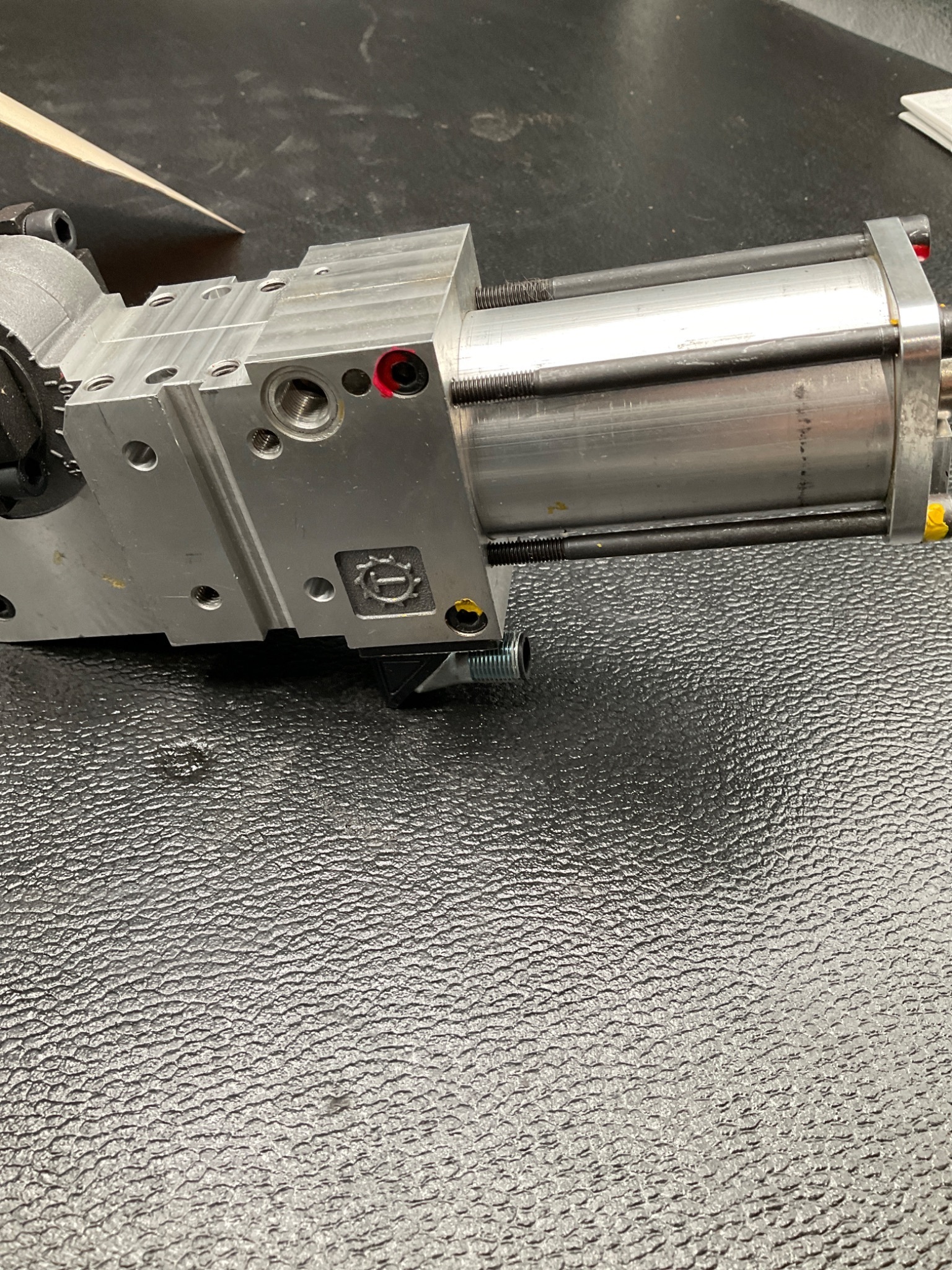 TUNKERS V 40 LWA00 T12 PNEUMATIC SWING CLAMP USED 2