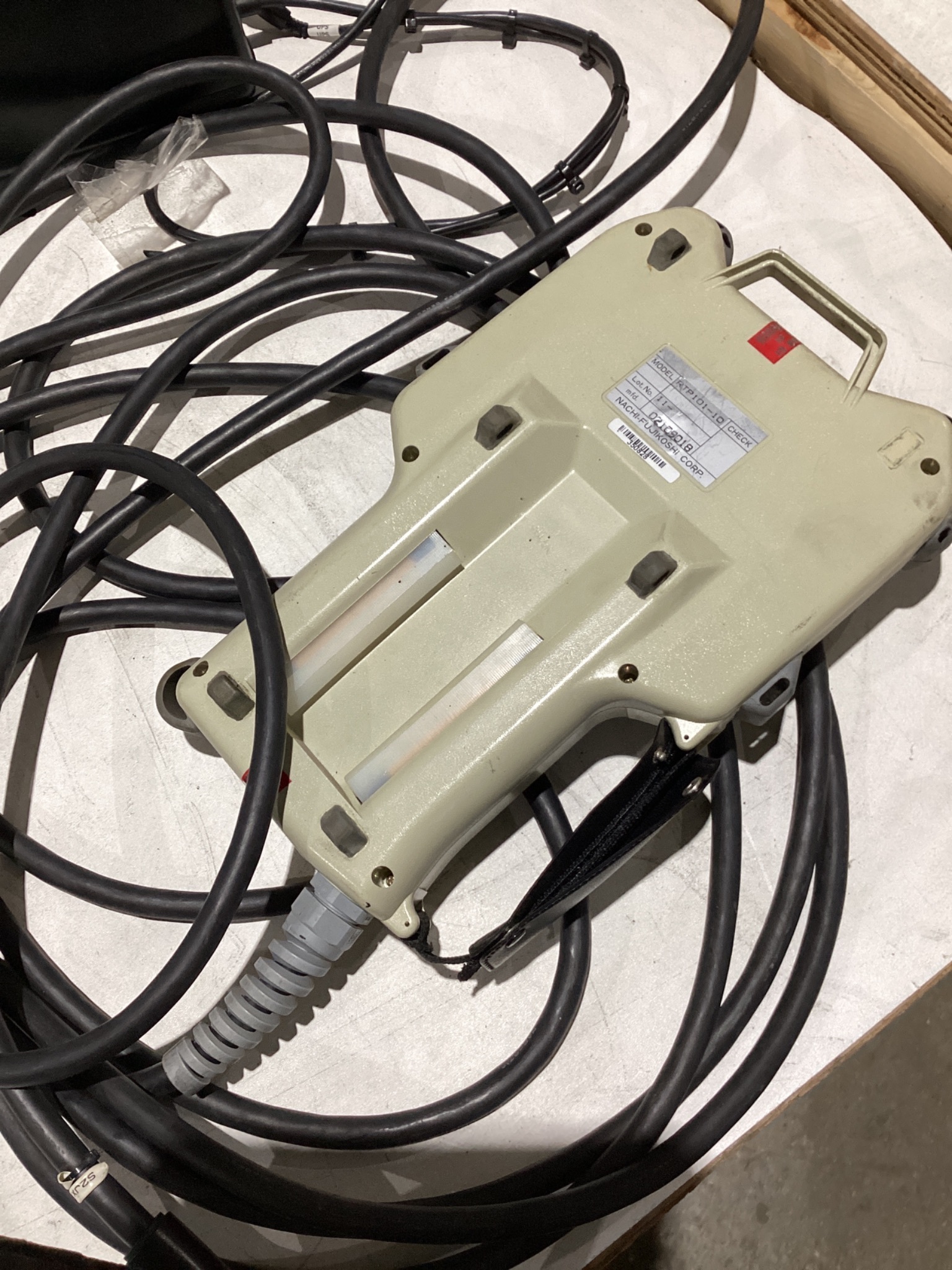 NACHI TEACH PENDANT RTP101-10 USED 1
