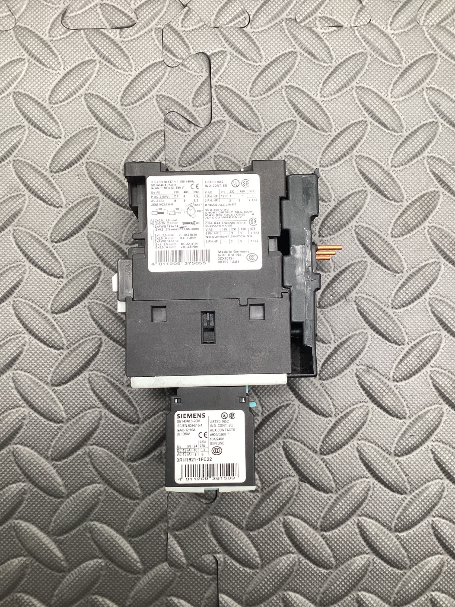 SIEMENS 3ZX1012‑0RT02‑1AA1 Contactor w/3RH1921‑1FC22 Aux Block 35A USED 0