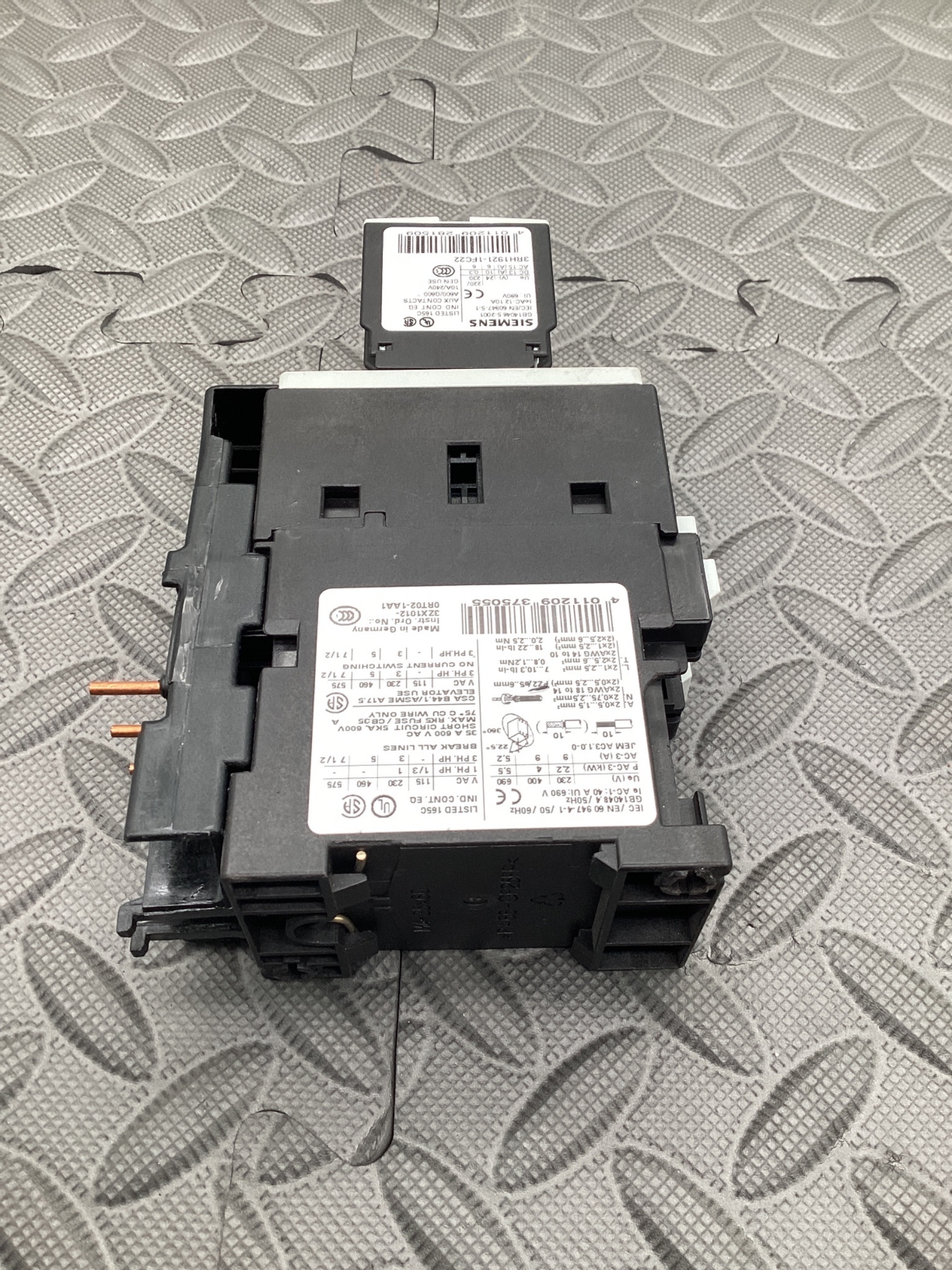 SIEMENS 3ZX1012‑0RT02‑1AA1 Contactor w/3RH1921‑1FC22 Aux Block 35A USED 2