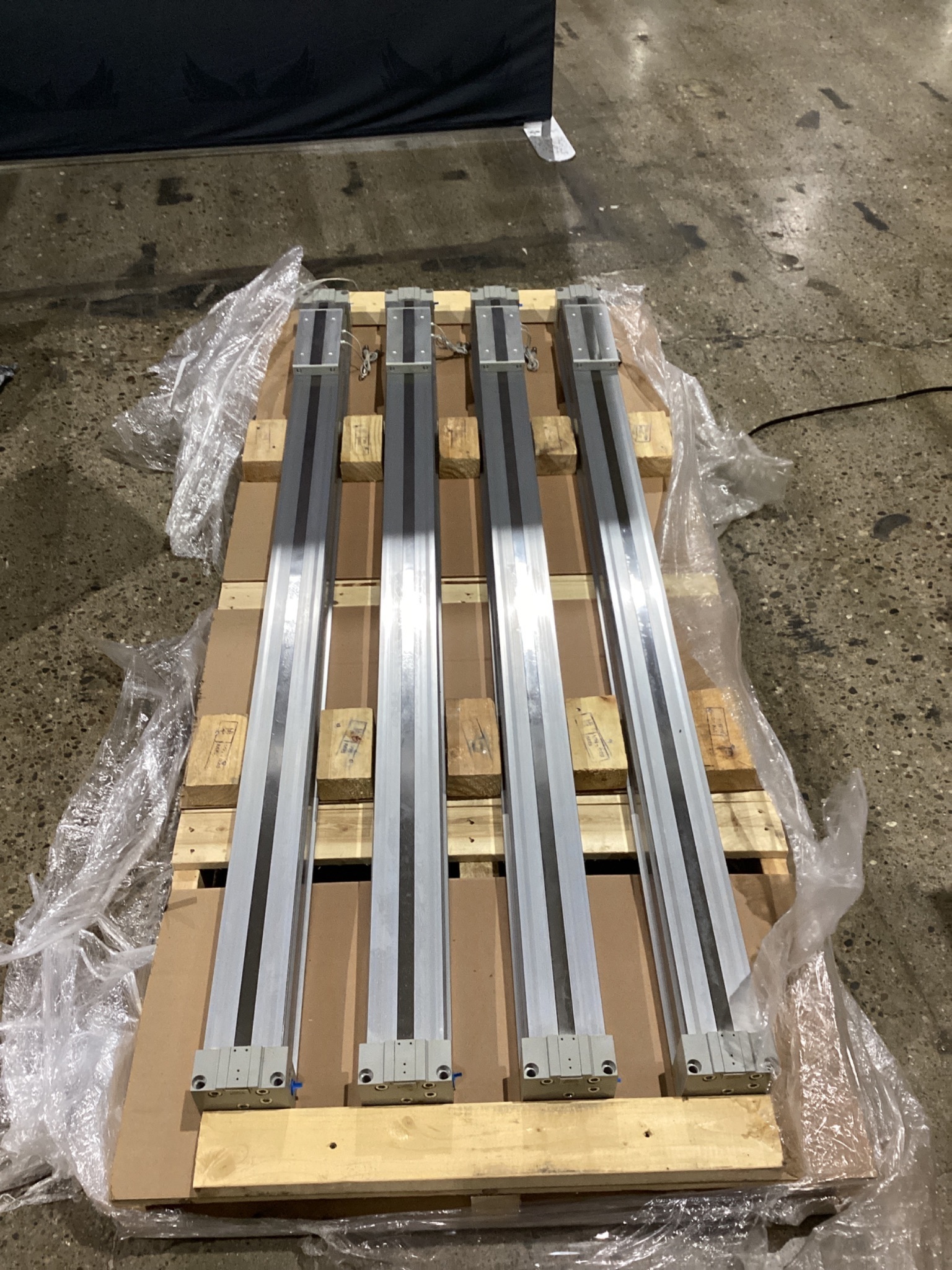 SMC MY1B63TN-1400-M9PWVSDPC RODLESS PNEUMATIC CYLINDER USED 1