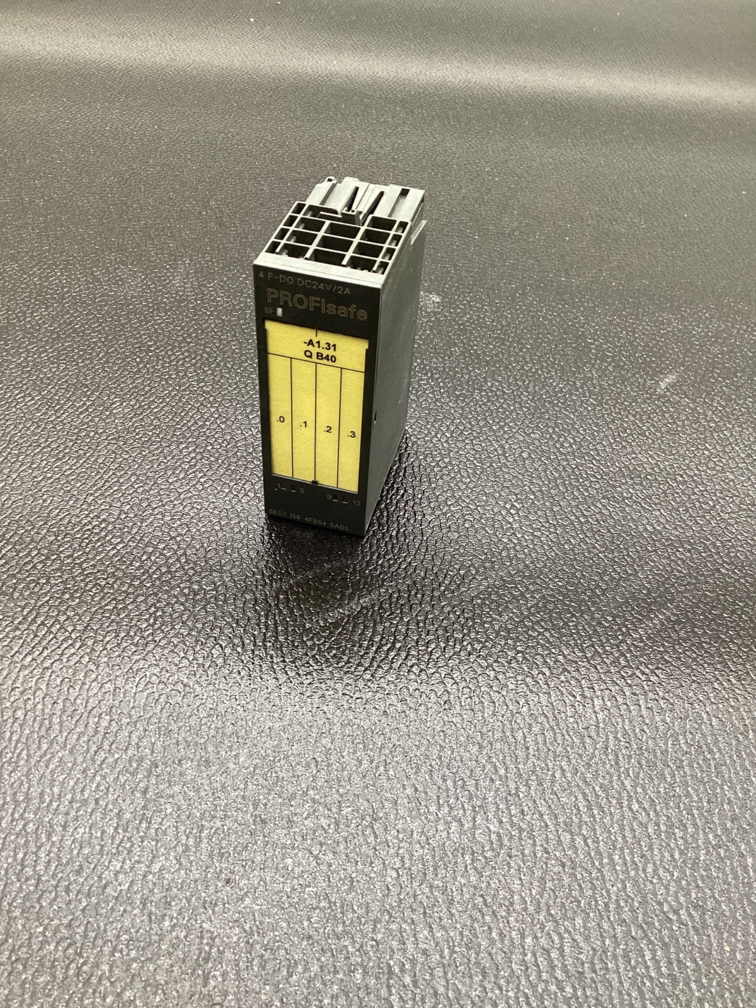 SIEMENS 6ES7138-4FB04-0AB0 DIGITAL OUTPUT MODULE USED 1