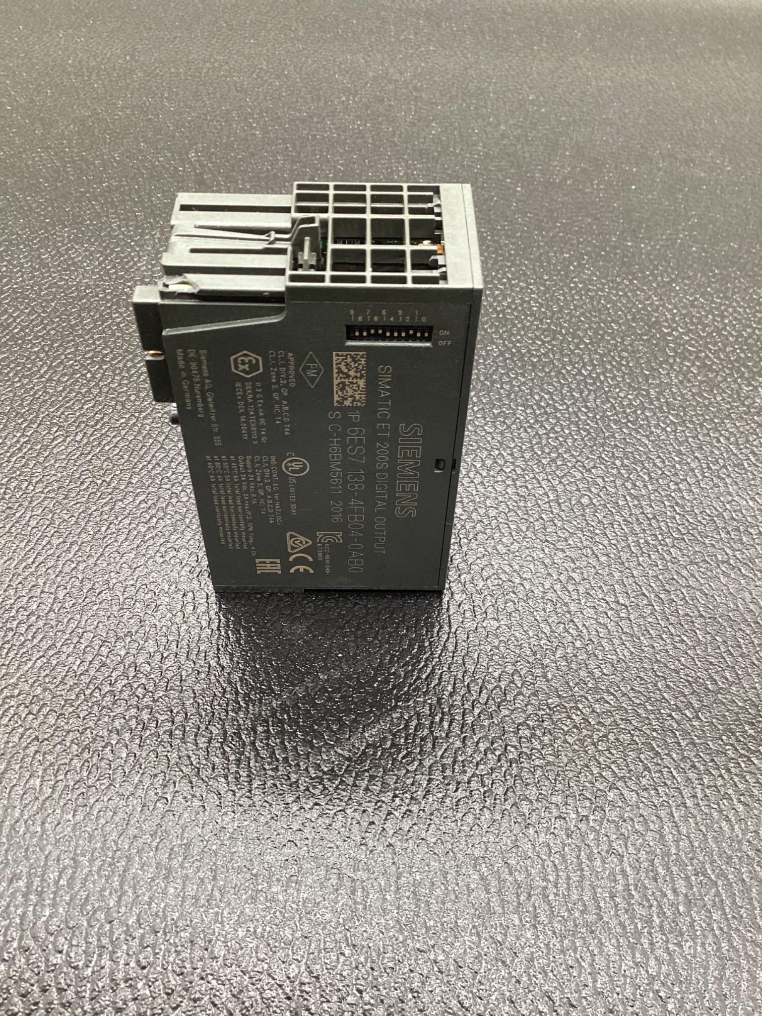 SIEMENS 6ES7138-4FB04-0AB0 DIGITAL OUTPUT MODULE USED 2
