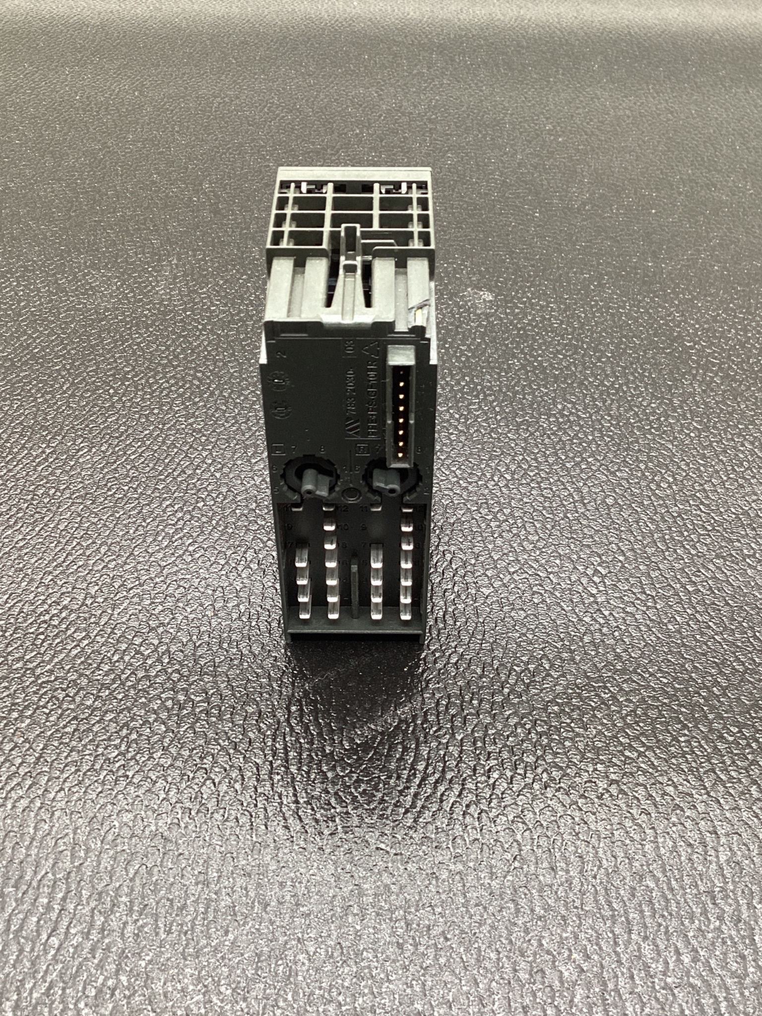 SIEMENS 6ES7138-4FB04-0AB0 DIGITAL OUTPUT MODULE USED 3