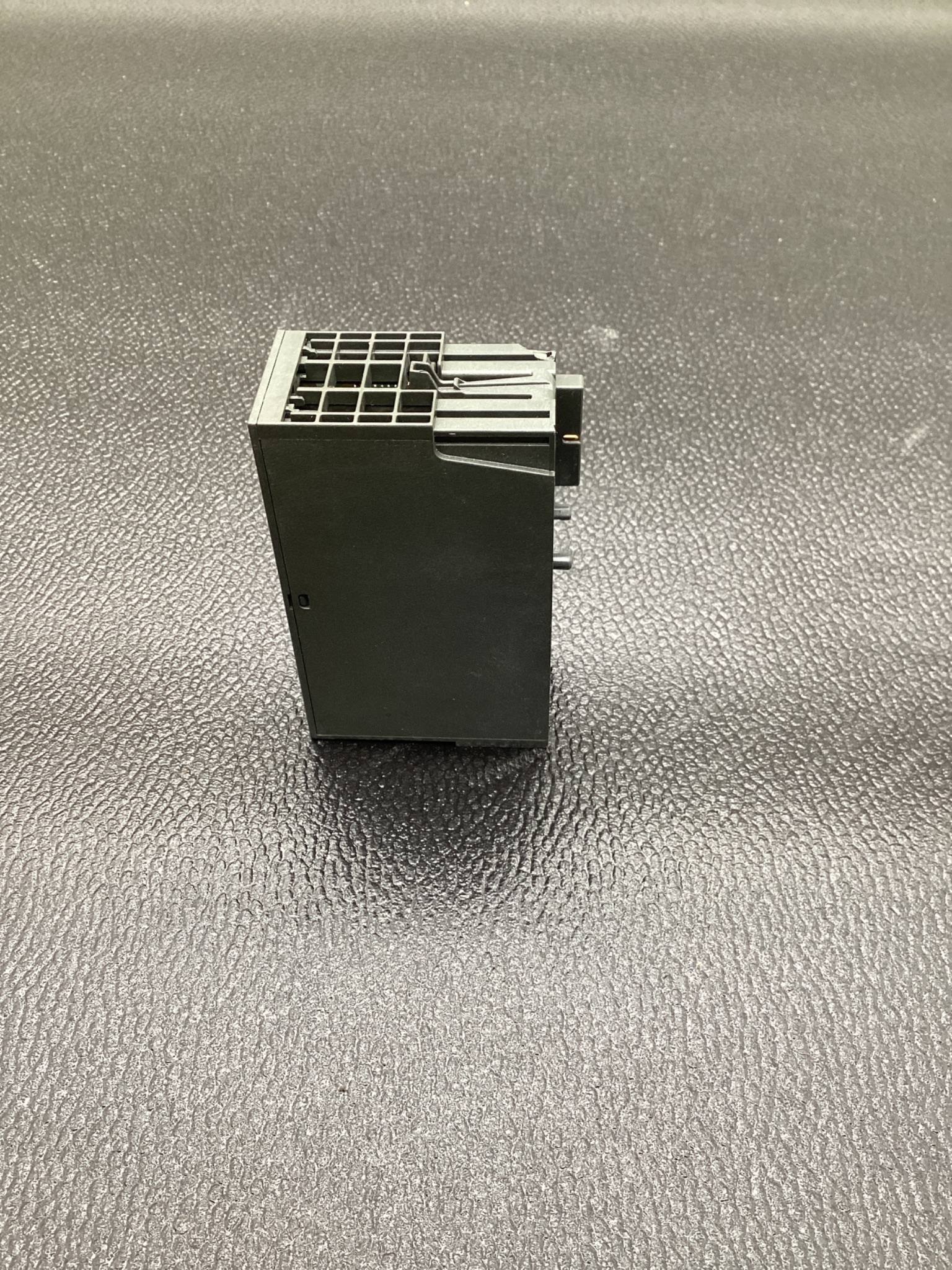SIEMENS 6ES7138-4FB04-0AB0 DIGITAL OUTPUT MODULE USED 4