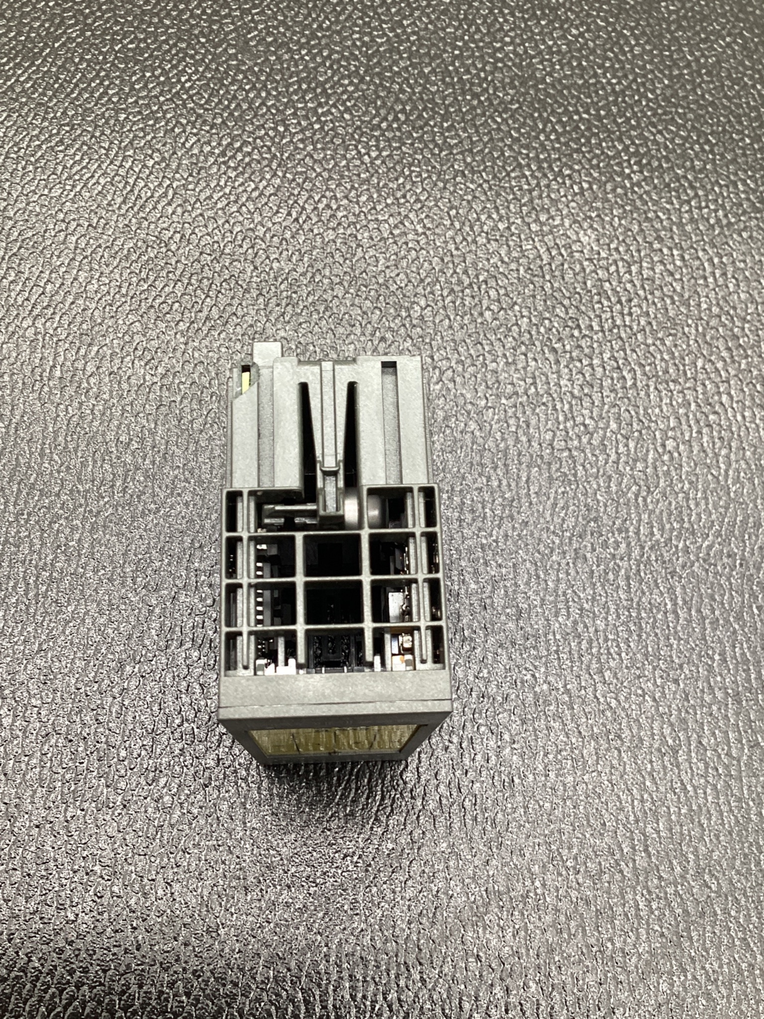 SIEMENS 6ES7138-4FB04-0AB0 DIGITAL OUTPUT MODULE USED 5