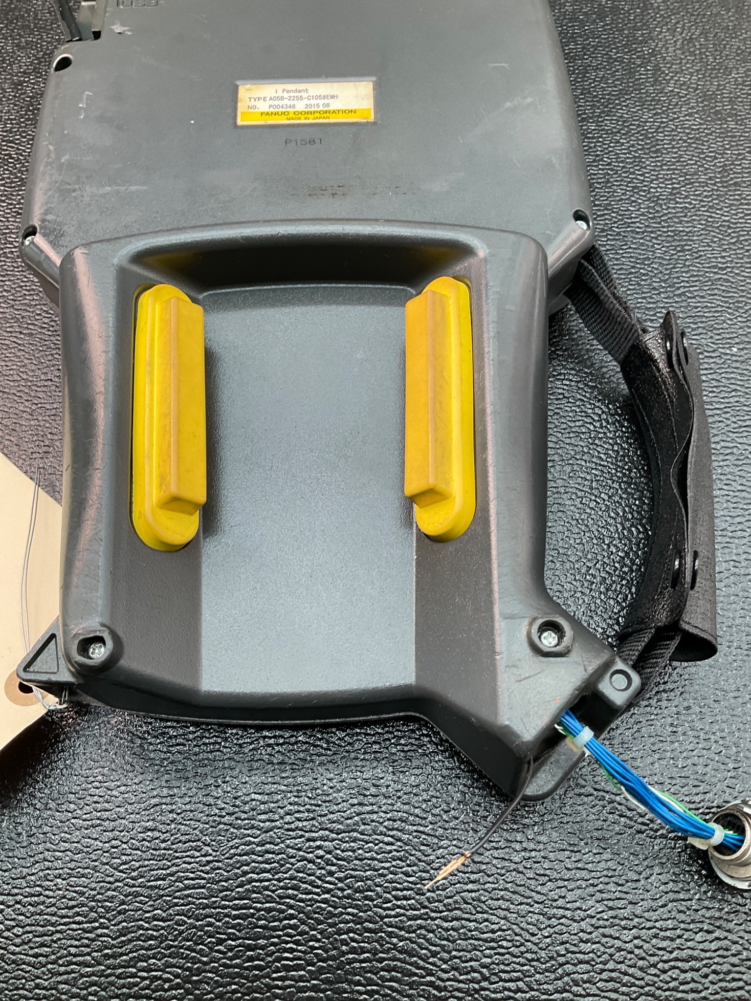 FANUC A05B-2255-C105#EMH I-PENDANT TOUCHSCREEN R-30IB USED SCREEN DAMAGE 2