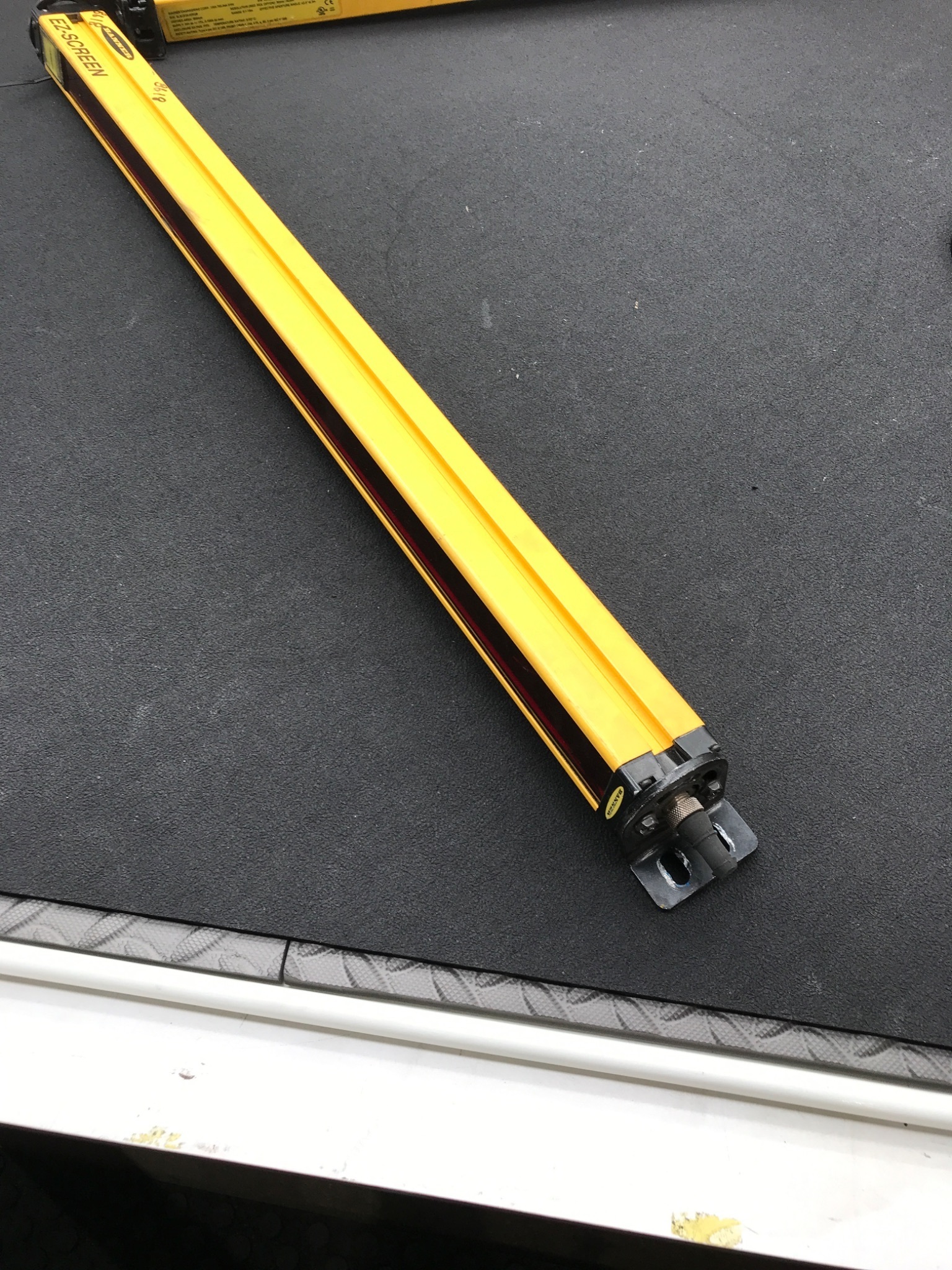 BANNER SLSCE30-600Q8 SLSCR30-600Q8 Light Curtain Set USED 0