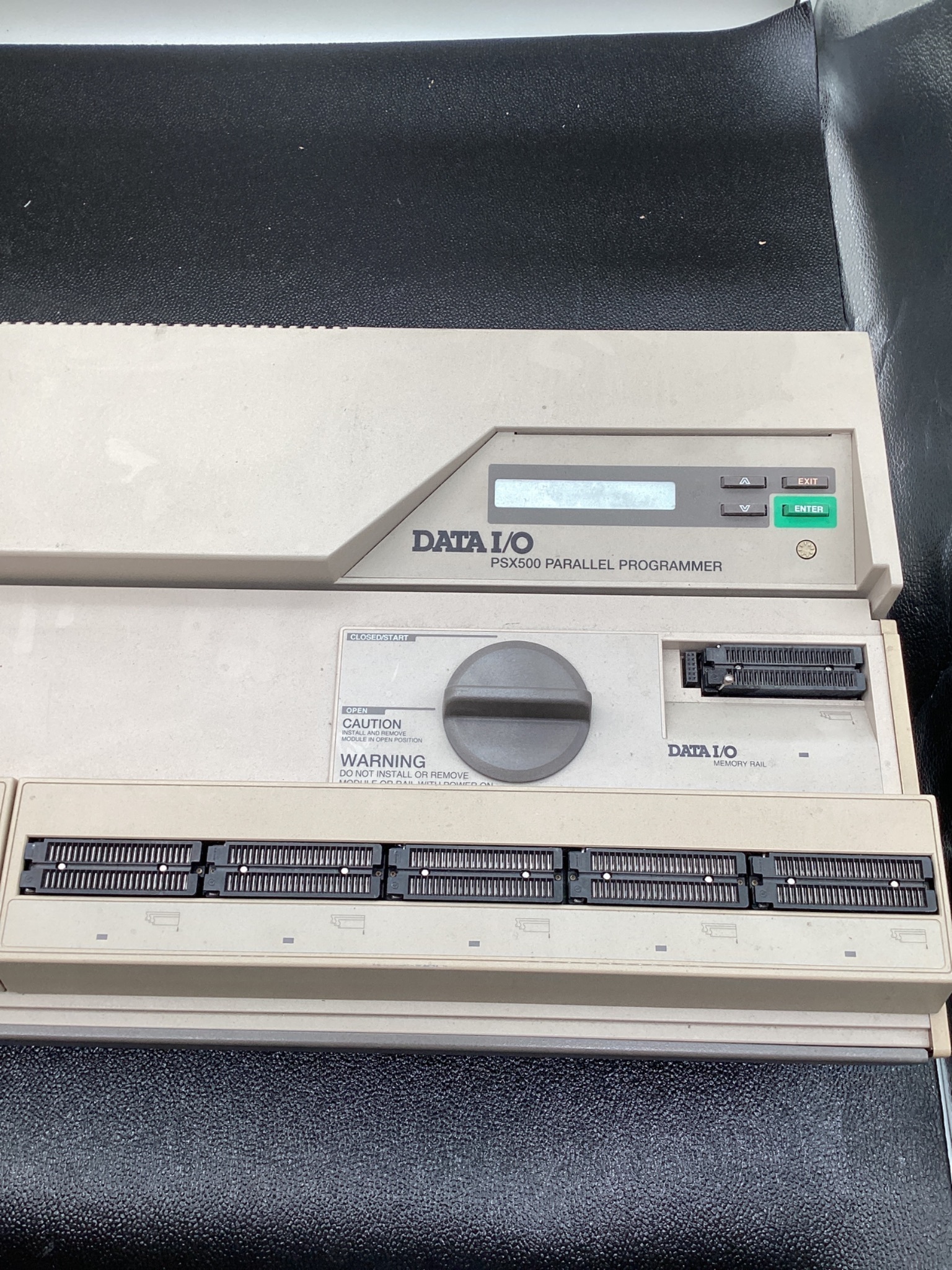DATA I/O PSX500 PARALLEL DEVICE PROGRAMMER USED 1