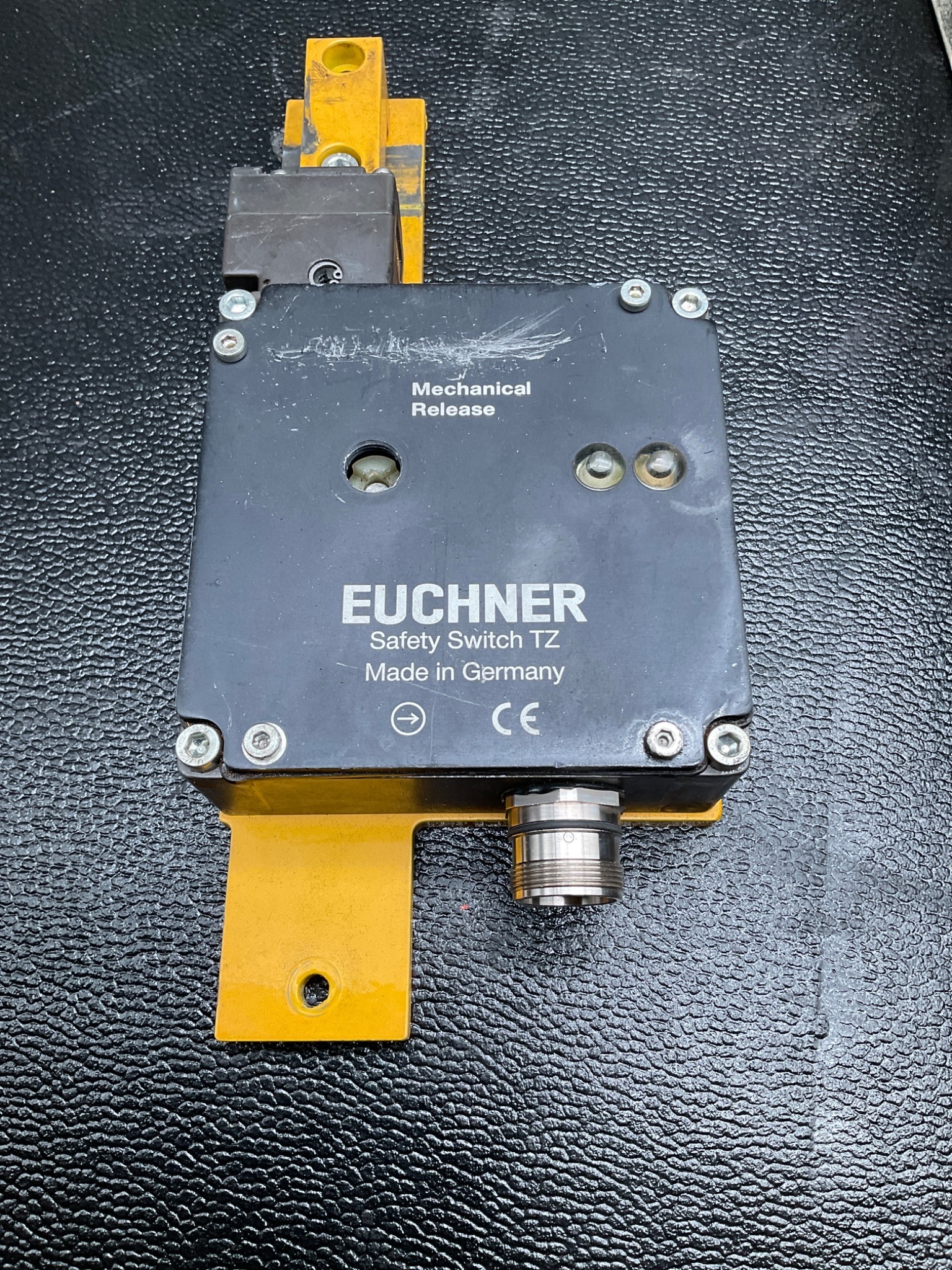 EUCHNER 084247 SAFETY SWITCH TZ1RE024RC18VAB-C1826 USED 1