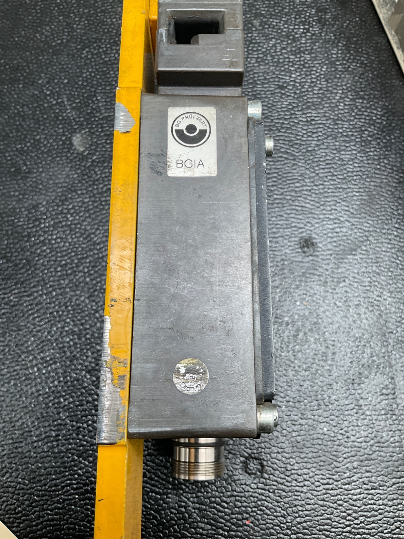 EUCHNER 084247 SAFETY SWITCH TZ1RE024RC18VAB-C1826 USED 3